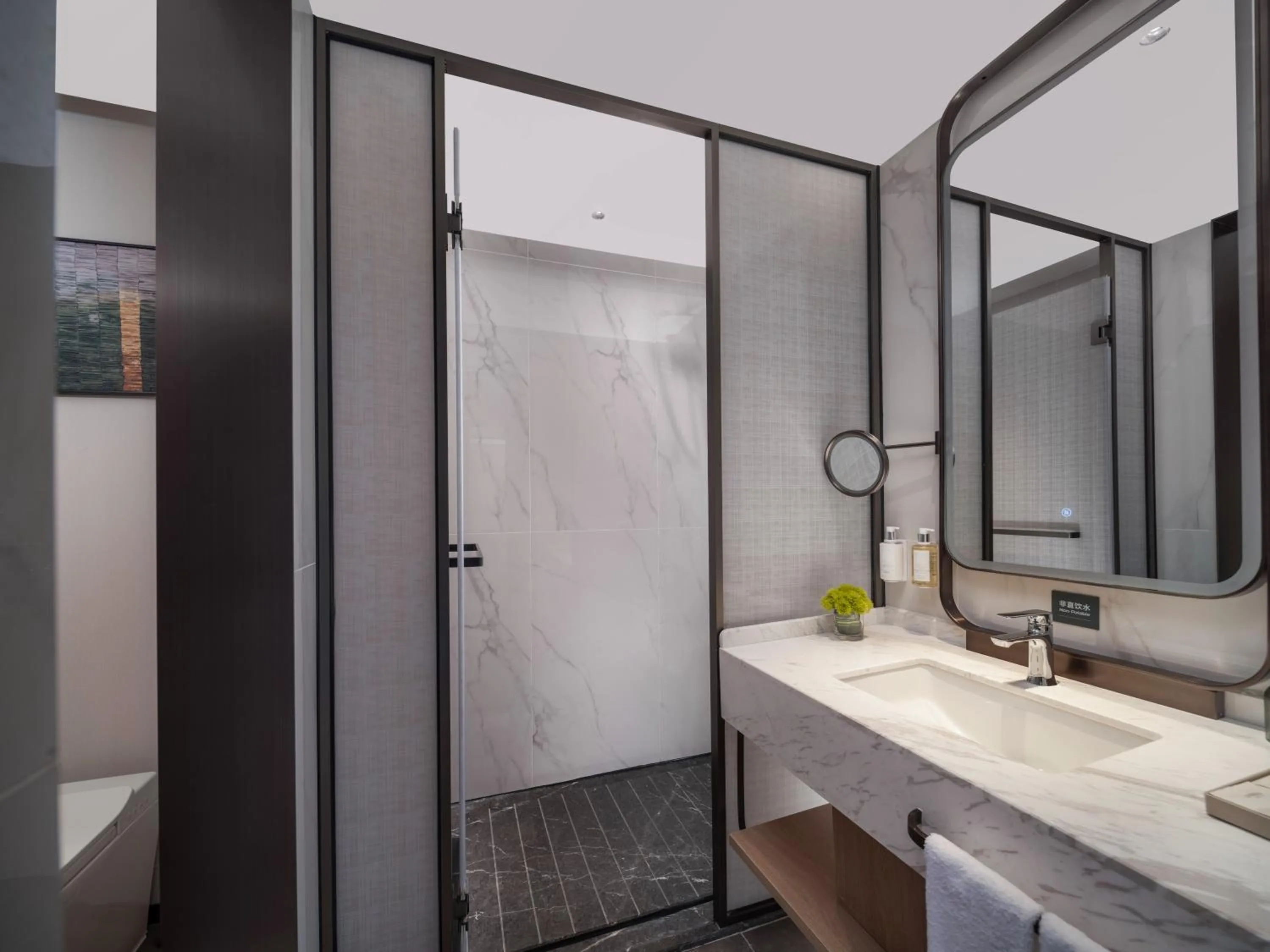 People in Holiday Inn Guilin Qixing by IHG