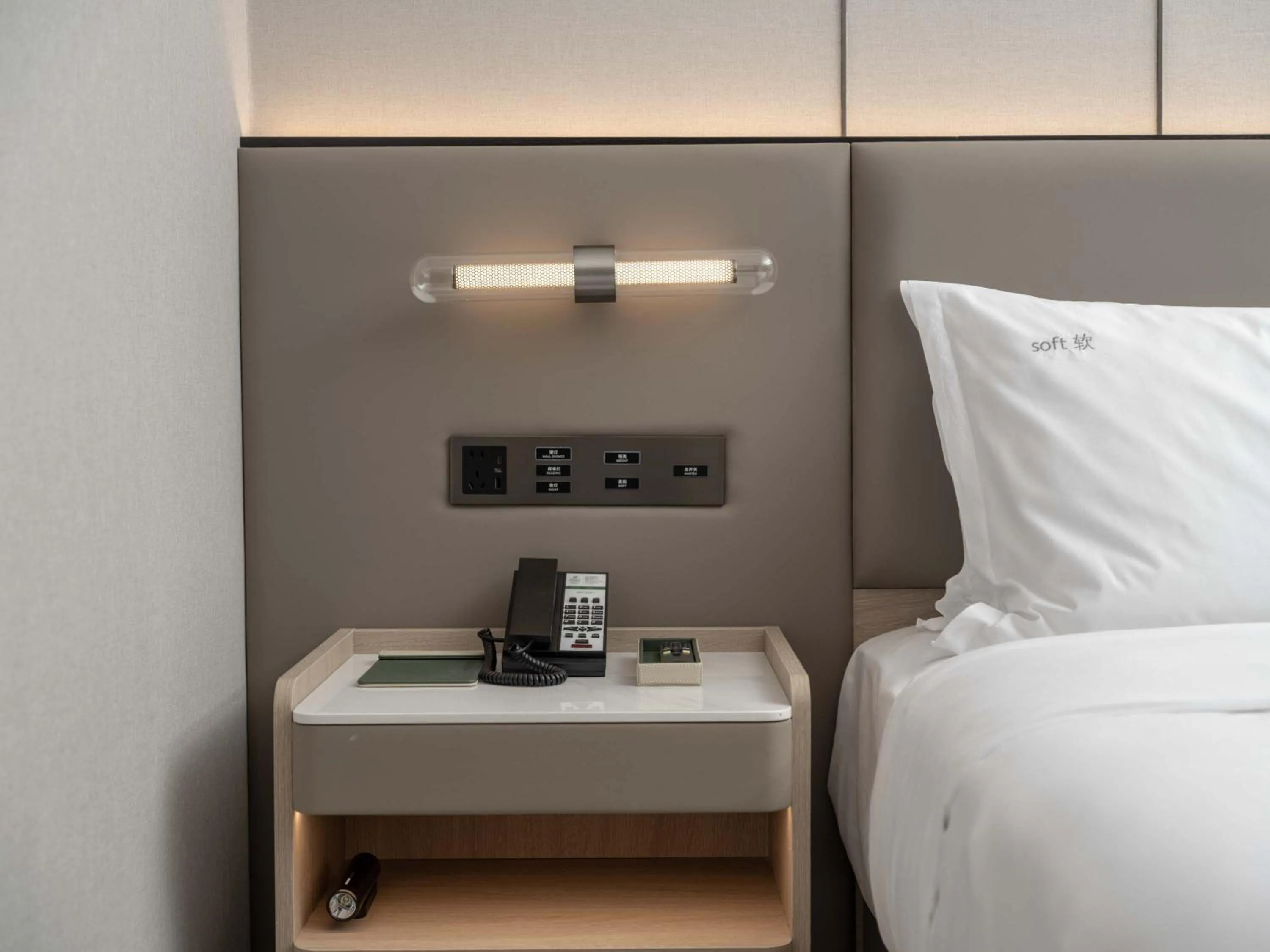 People, Bed in Holiday Inn Guilin Qixing by IHG