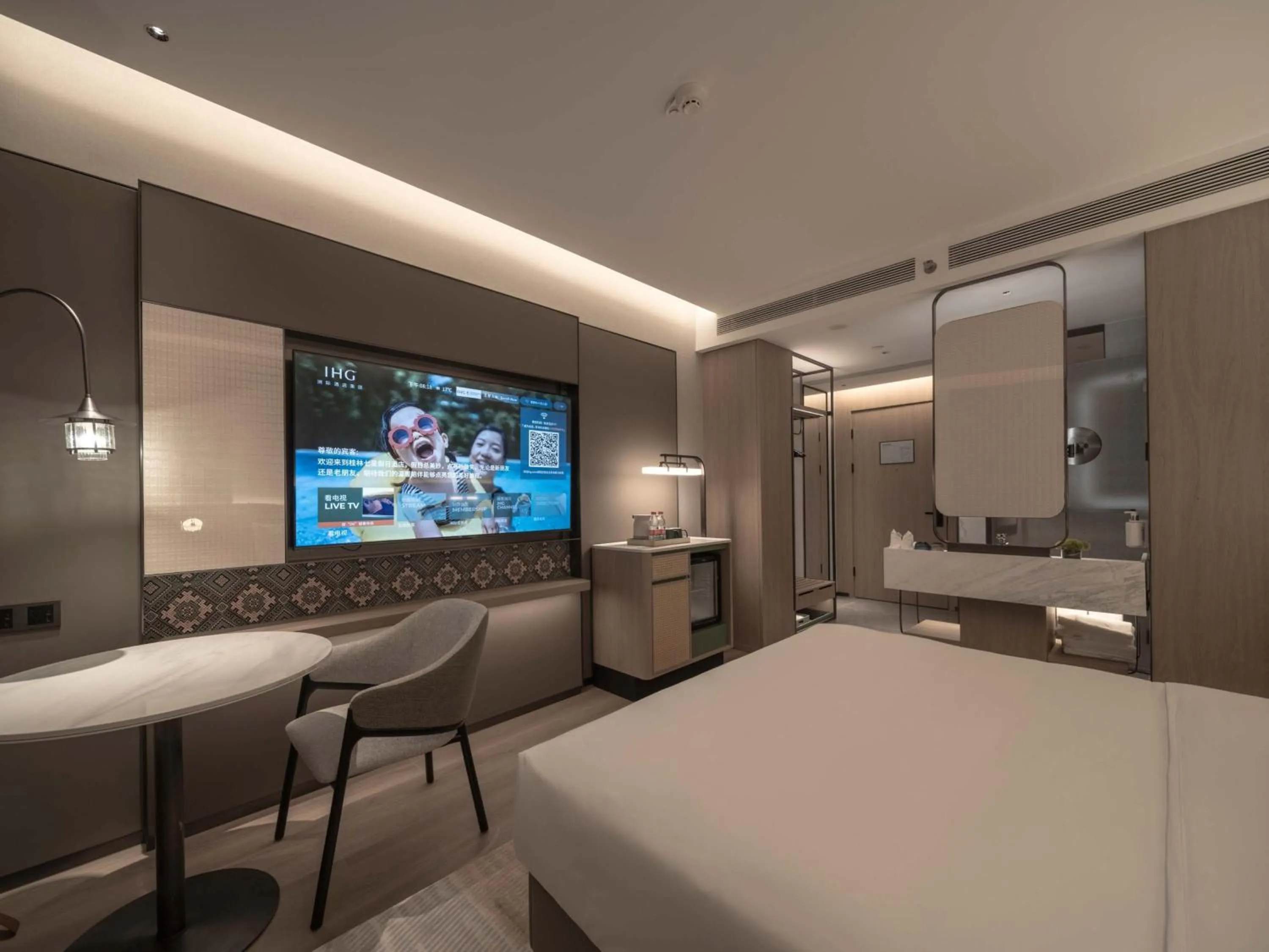 Photo of the whole room, Bed in Holiday Inn Guilin Qixing by IHG