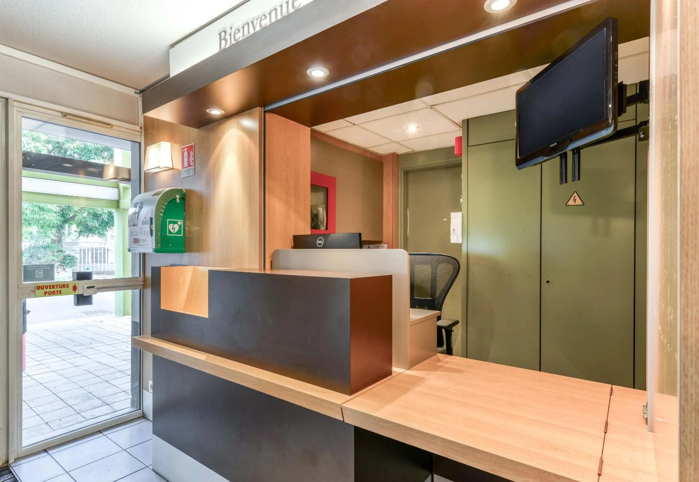 Lobby or reception in B&B HOTEL Montpellier 2