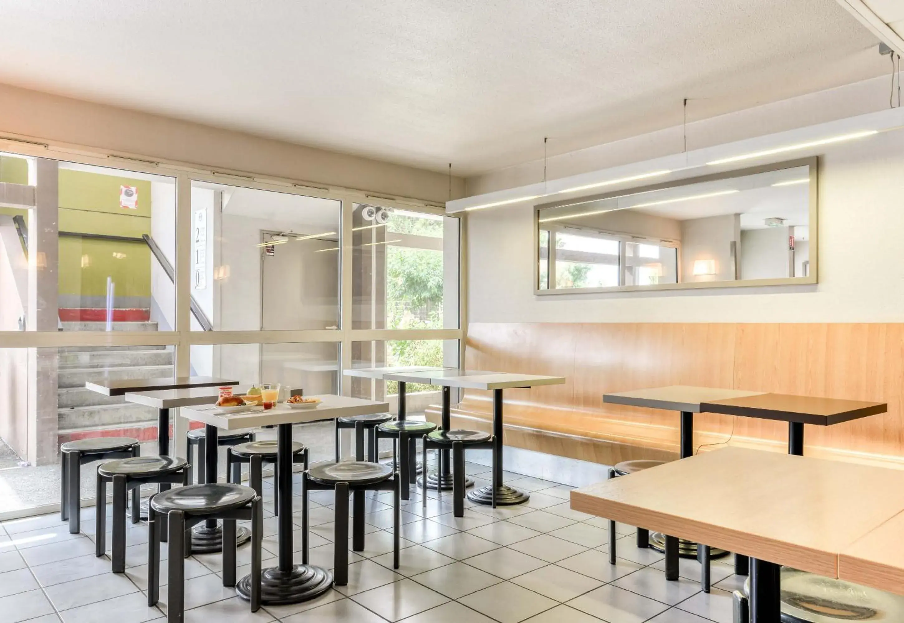 Restaurant/places to eat in B&B HOTEL Montpellier 2 Restaurant/places to eat in B&B HOTEL Montpellier 2