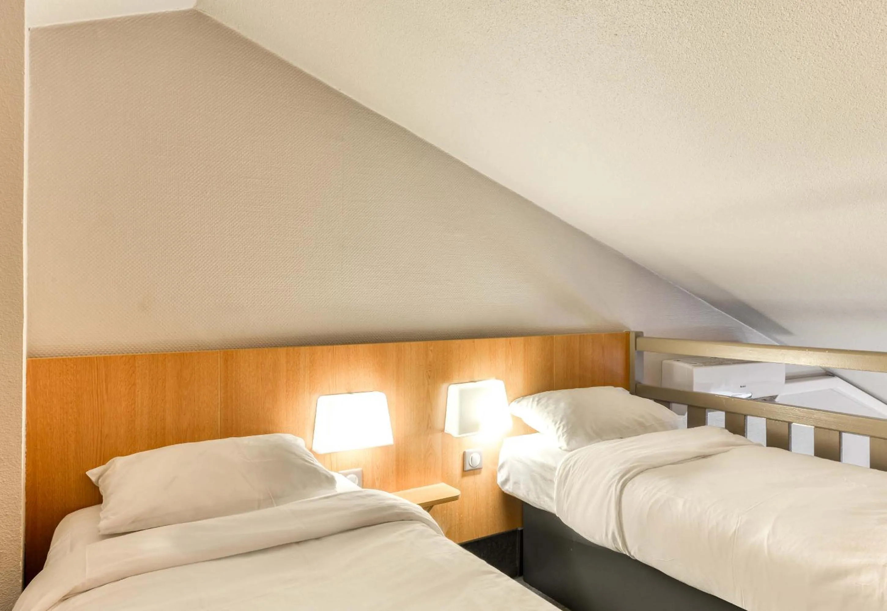 Bedroom, Bed in B&B HOTEL Montpellier 2