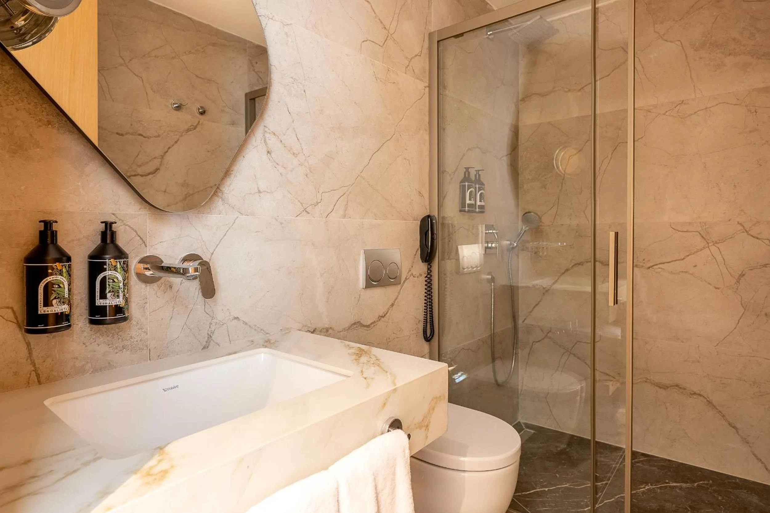 Shower in The Marni Hotel - Adults Only 12 Plus