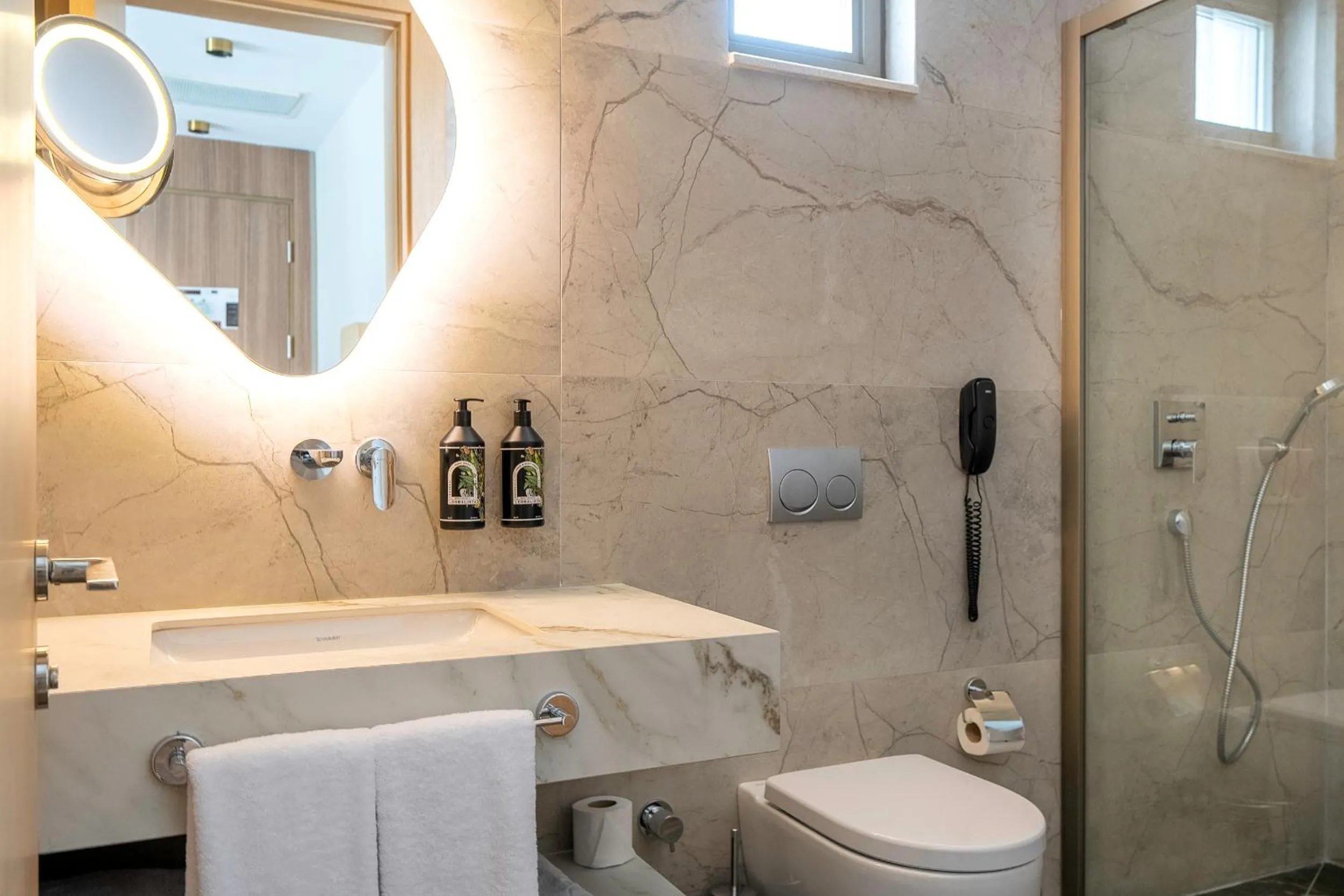 Shower in The Marni Hotel - Adults Only 12 Plus