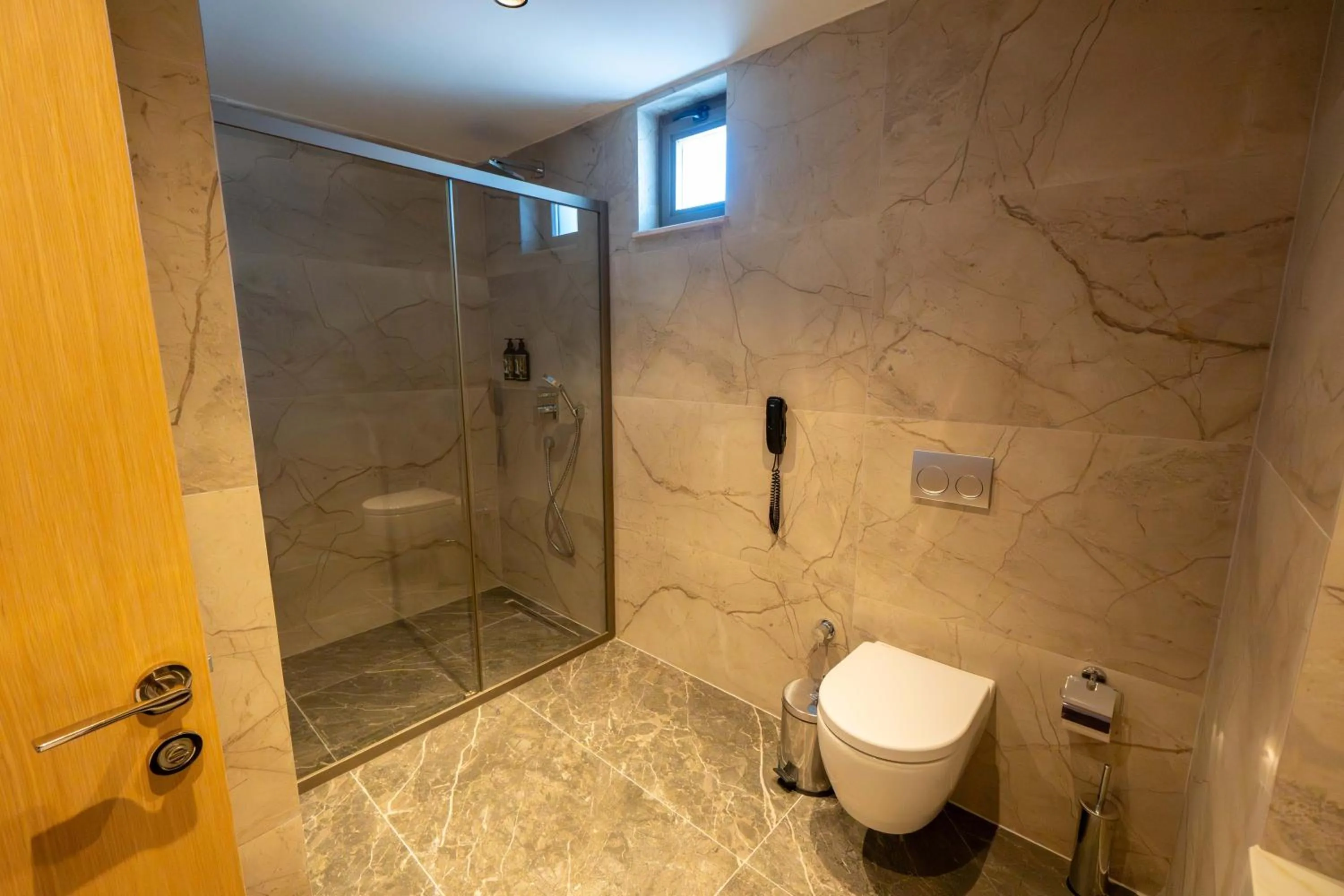 Shower in The Marni Hotel - Adults Only 12 Plus