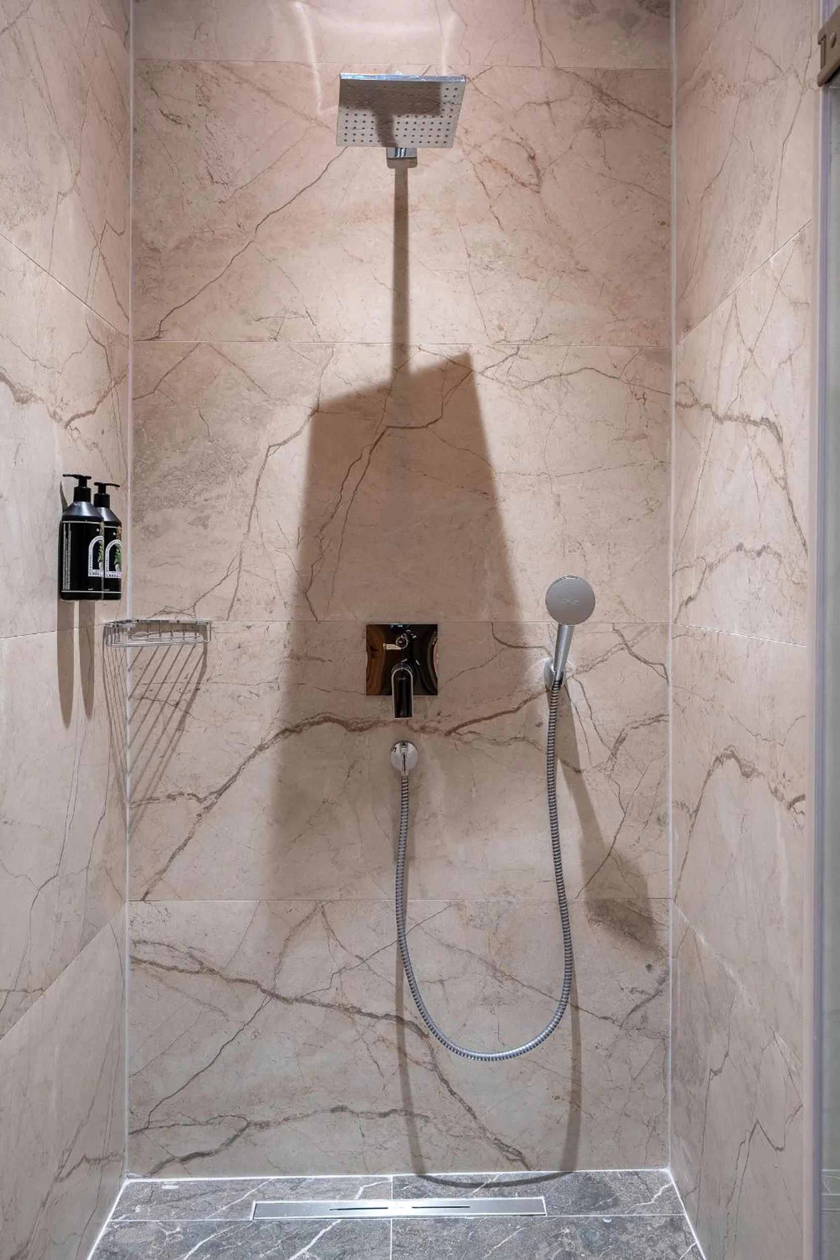 Shower in The Marni Hotel - Adults Only 12 Plus