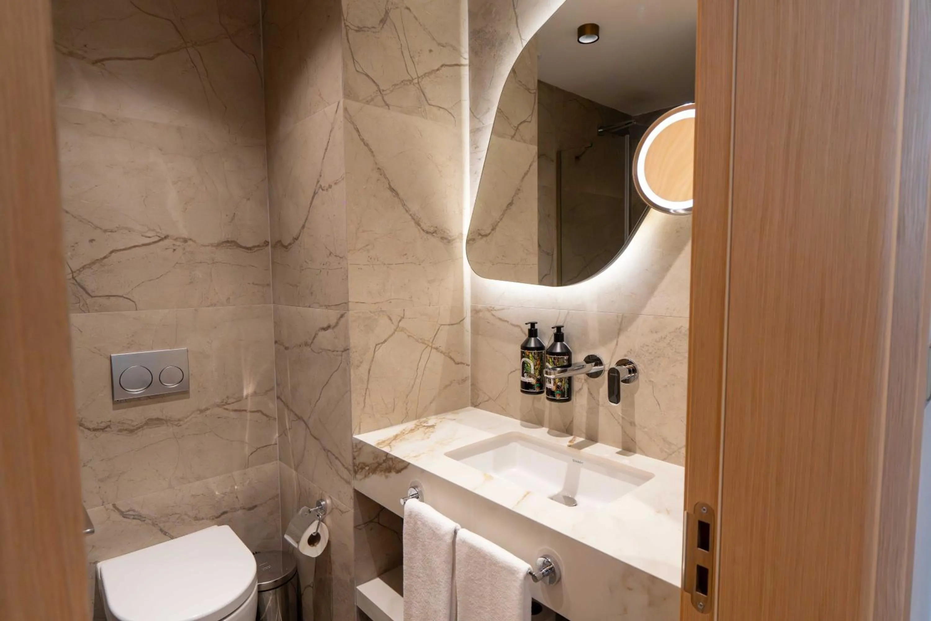 Shower in The Marni Hotel - Adults Only 12 Plus