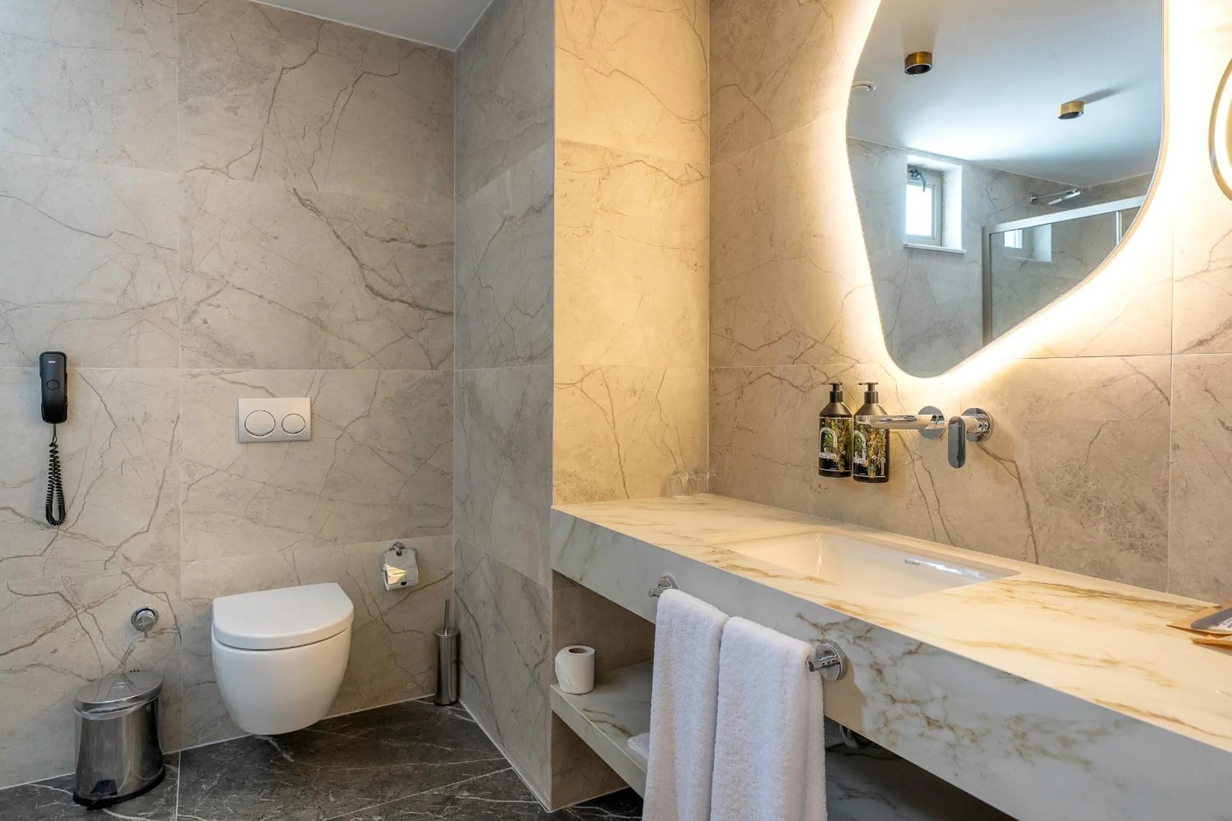 Shower in The Marni Hotel - Adults Only 12 Plus