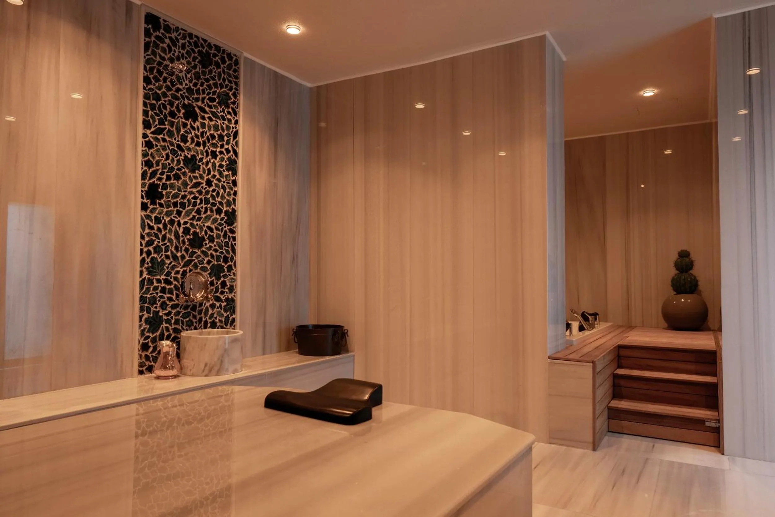Public Bath in The Marni Hotel - Adults Only 12 Plus