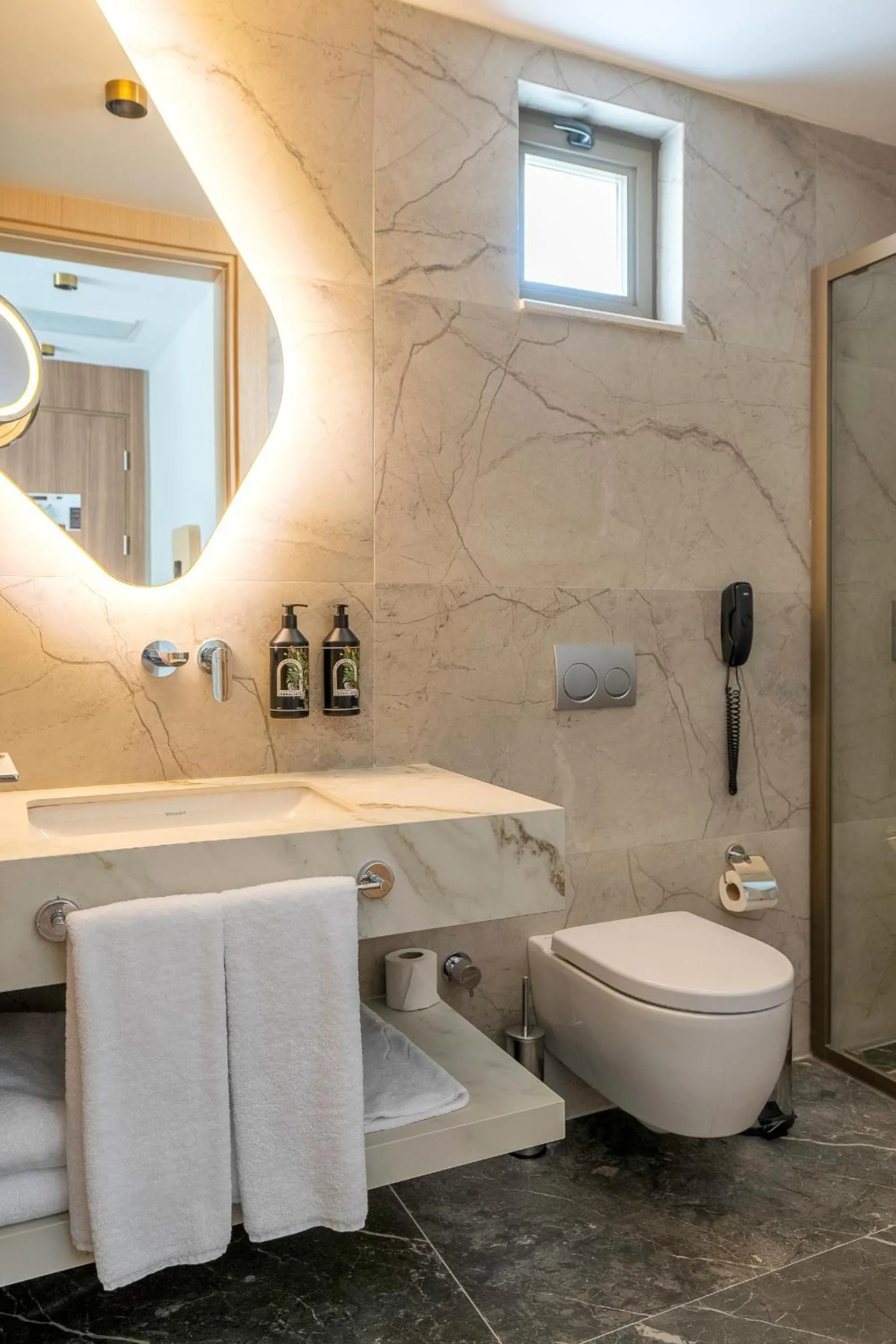 Shower in The Marni Hotel - Adults Only 12 Plus