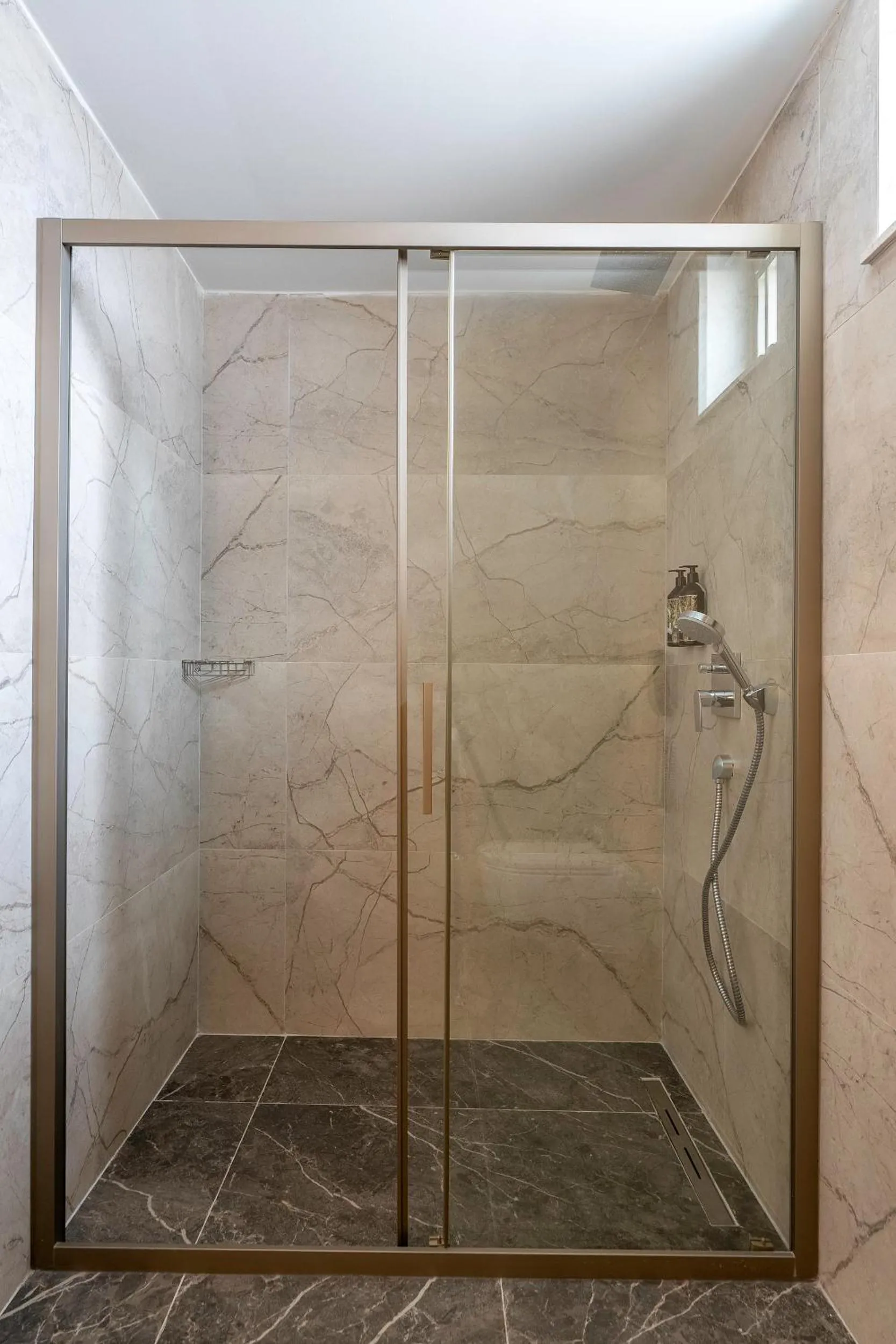Shower in The Marni Hotel - Adults Only 12 Plus