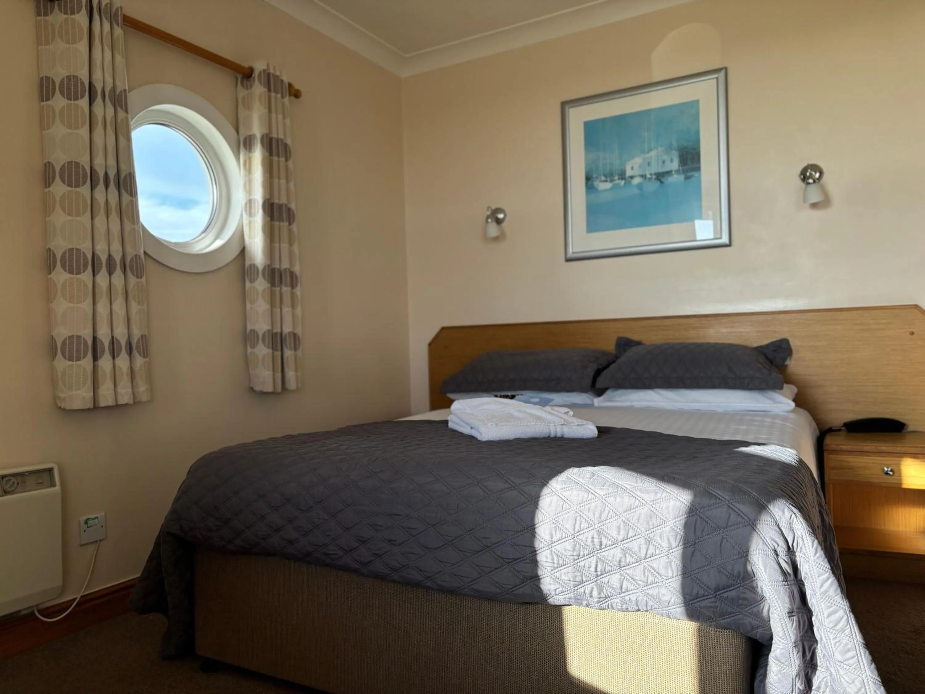 Bed in The Little Haven Hotel On The Beach