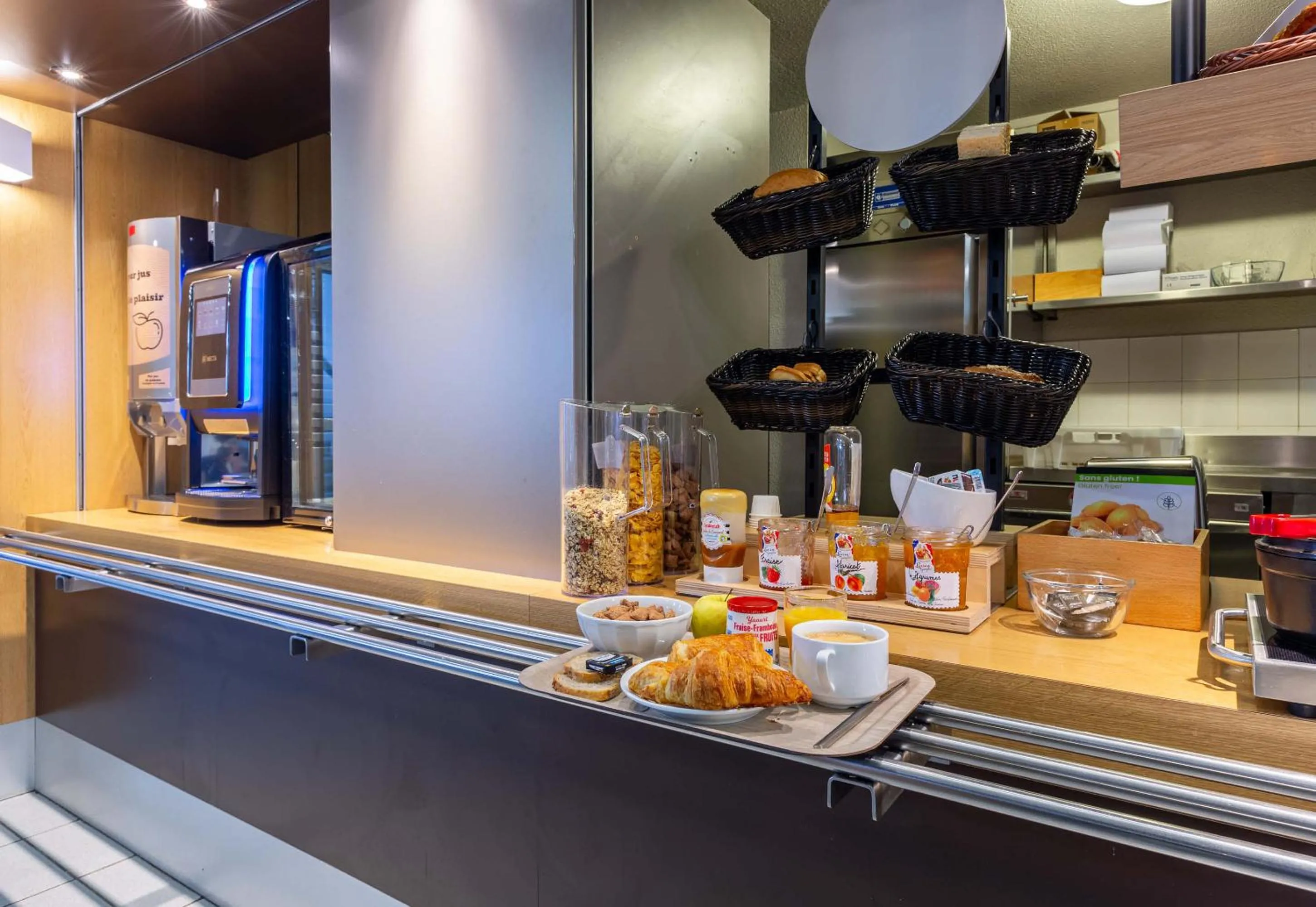 Buffet breakfast in B&B HOTEL CHARTRES Le Forum