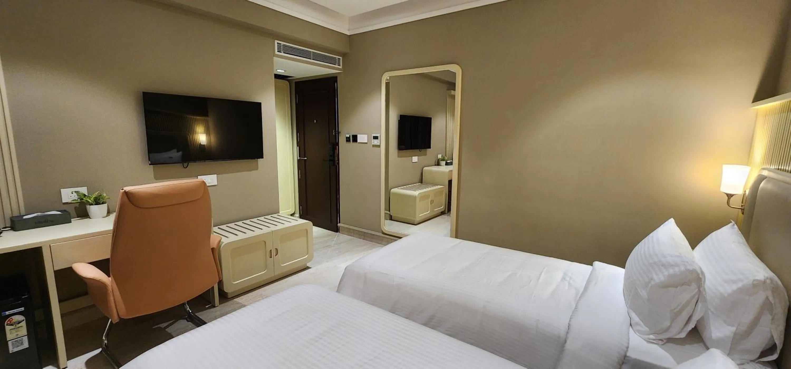 Bedroom, Bed in Zipp Hotel Rosalba
