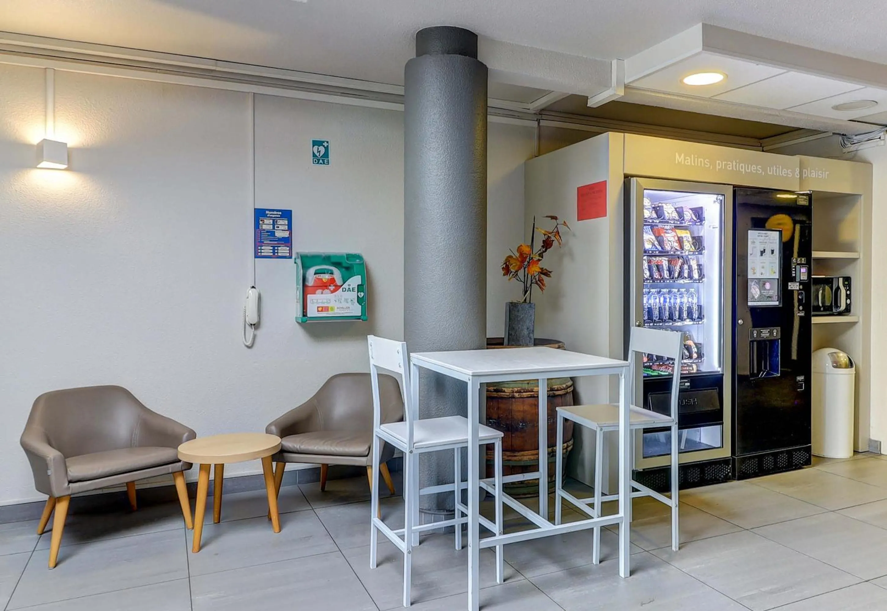 Lobby or reception in B&B HOTEL Beaune Sud 2