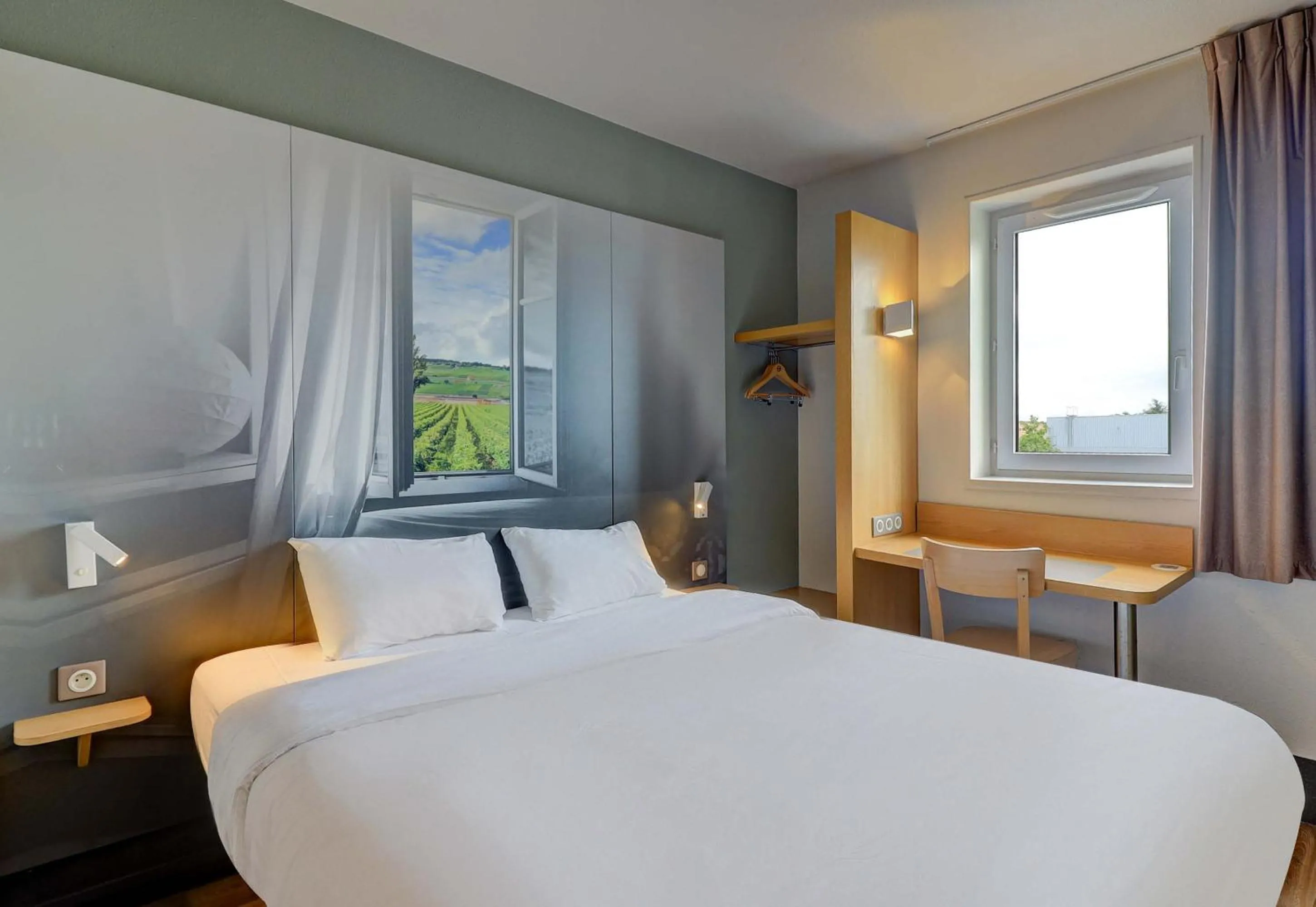 Bedroom, Bed in B&B HOTEL Beaune Sud 2