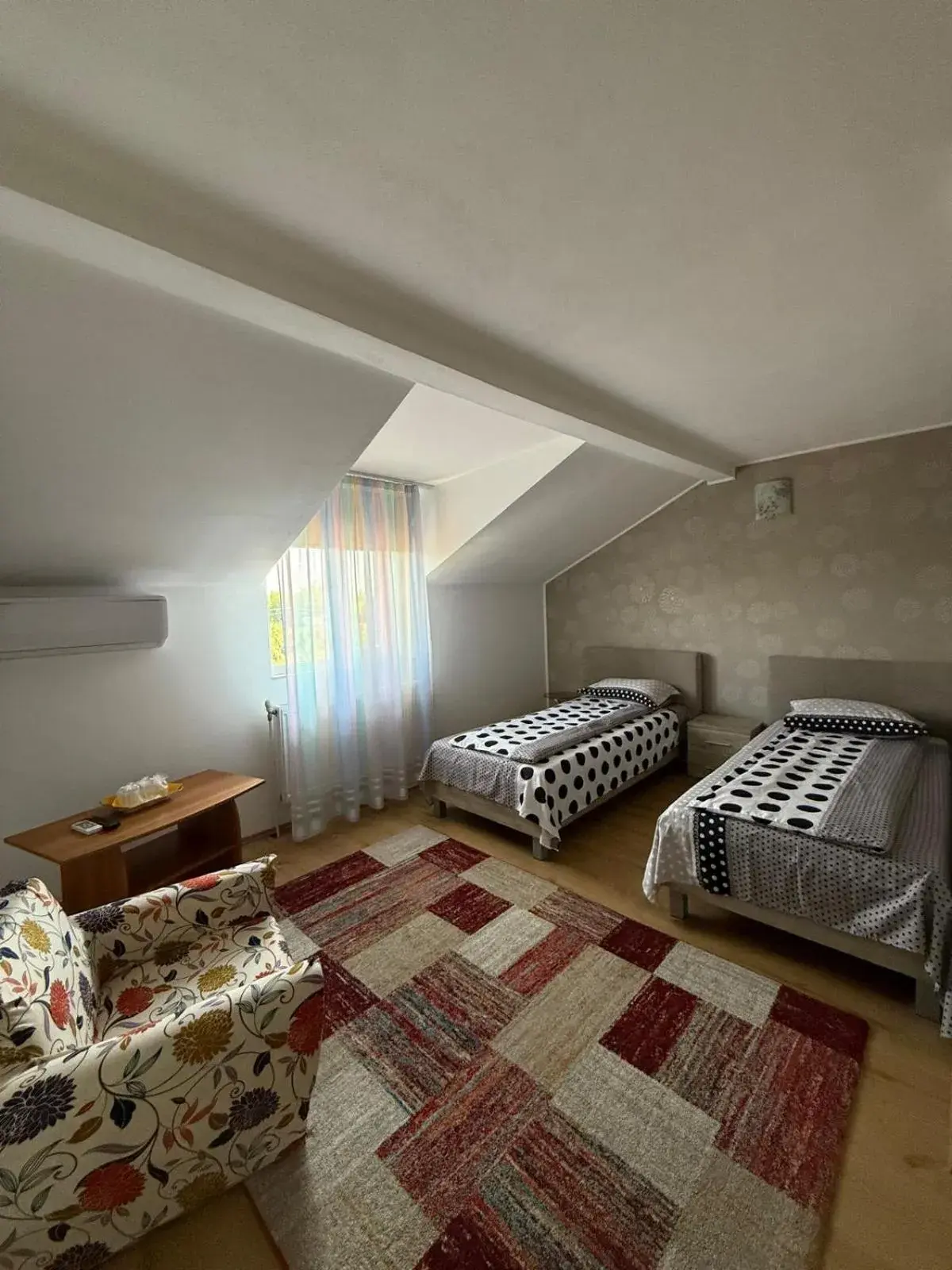 Twin Room with Bathroom in Pensiunea Vladut Timisoara Twin Room with Bathroom in Pensiunea Vladut Timisoara