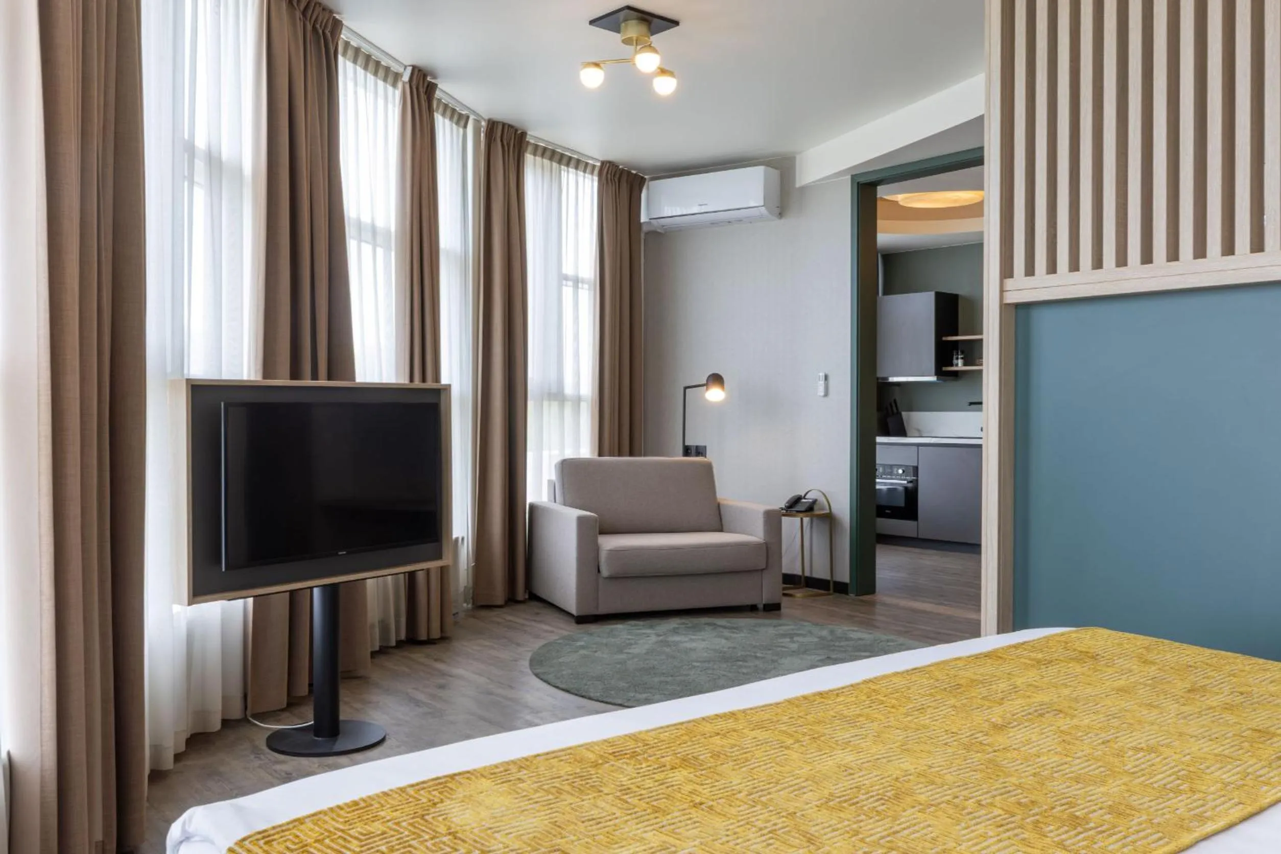 Bed in Shanghai Hotel Holland