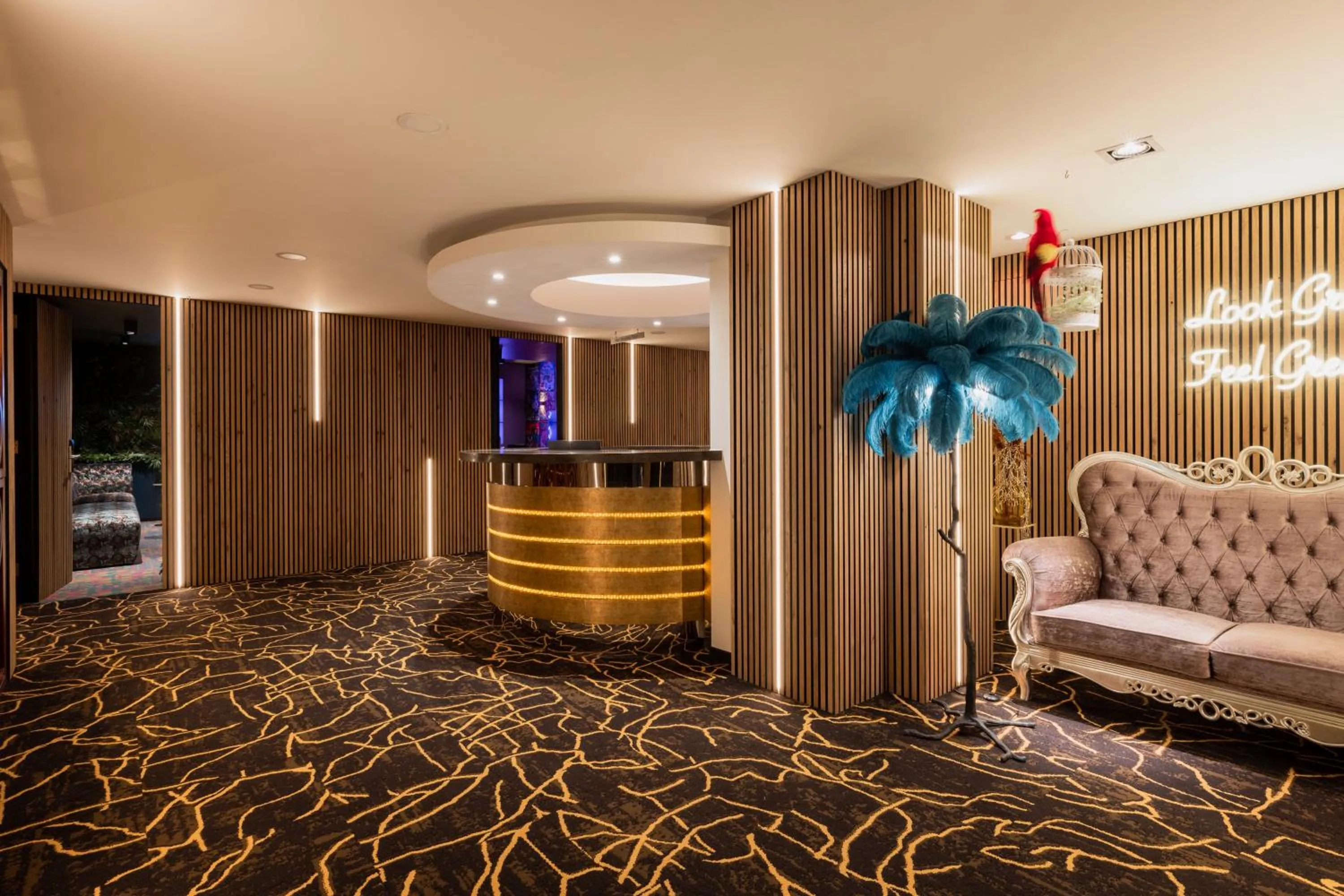 Karaoke in Shanghai Hotel Holland