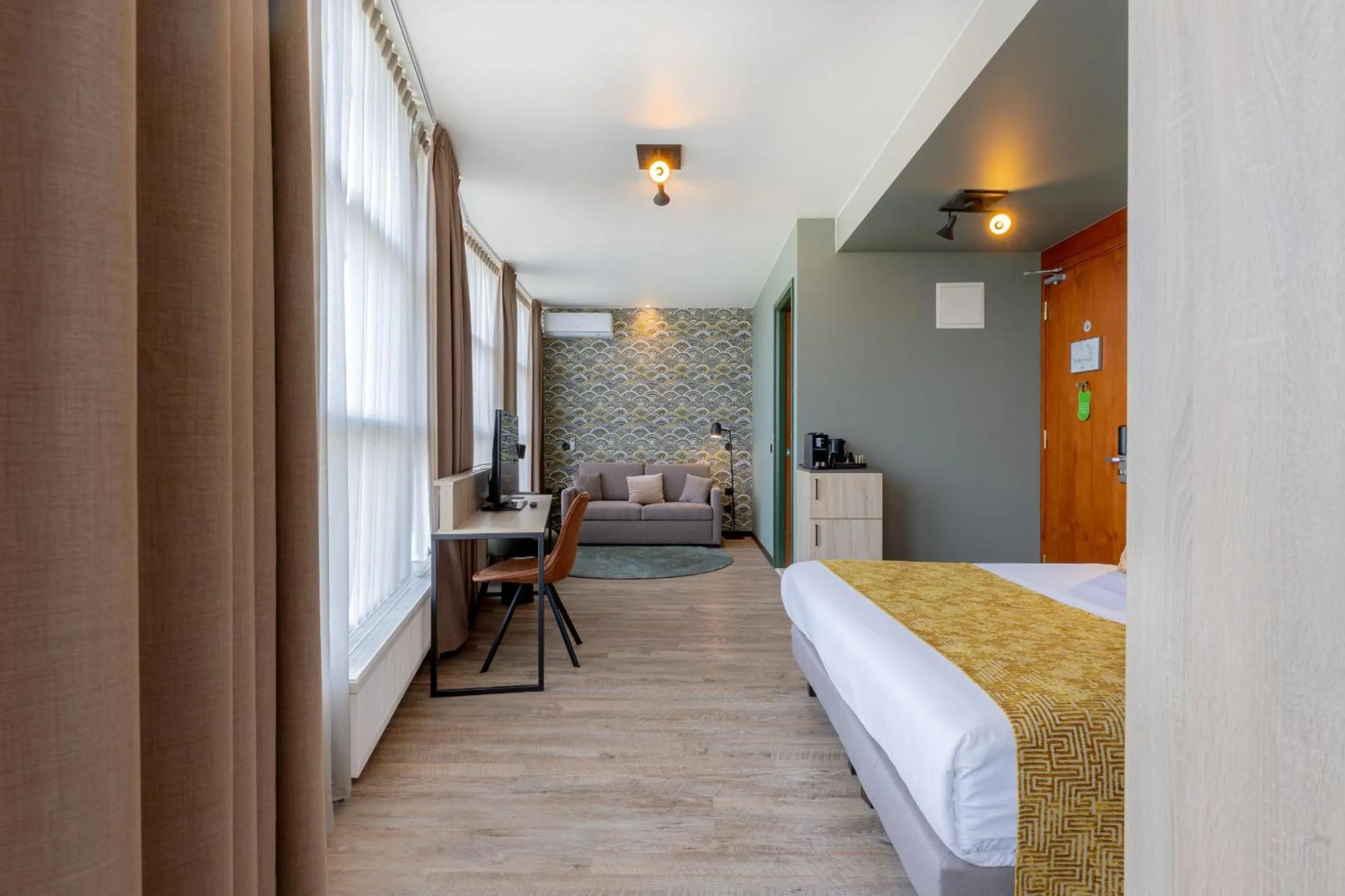 Bed in Shanghai Hotel Holland