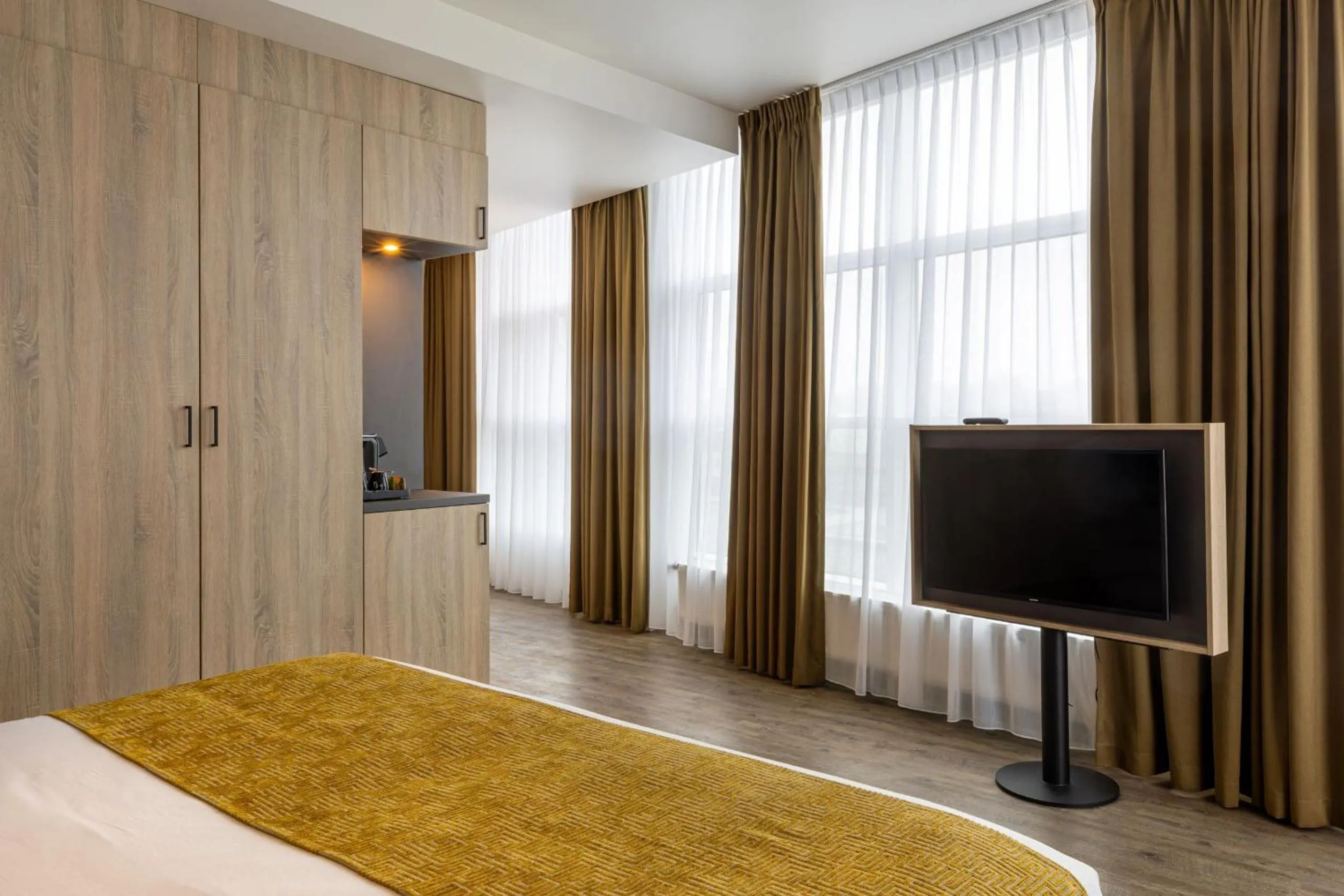 Bed in Shanghai Hotel Holland