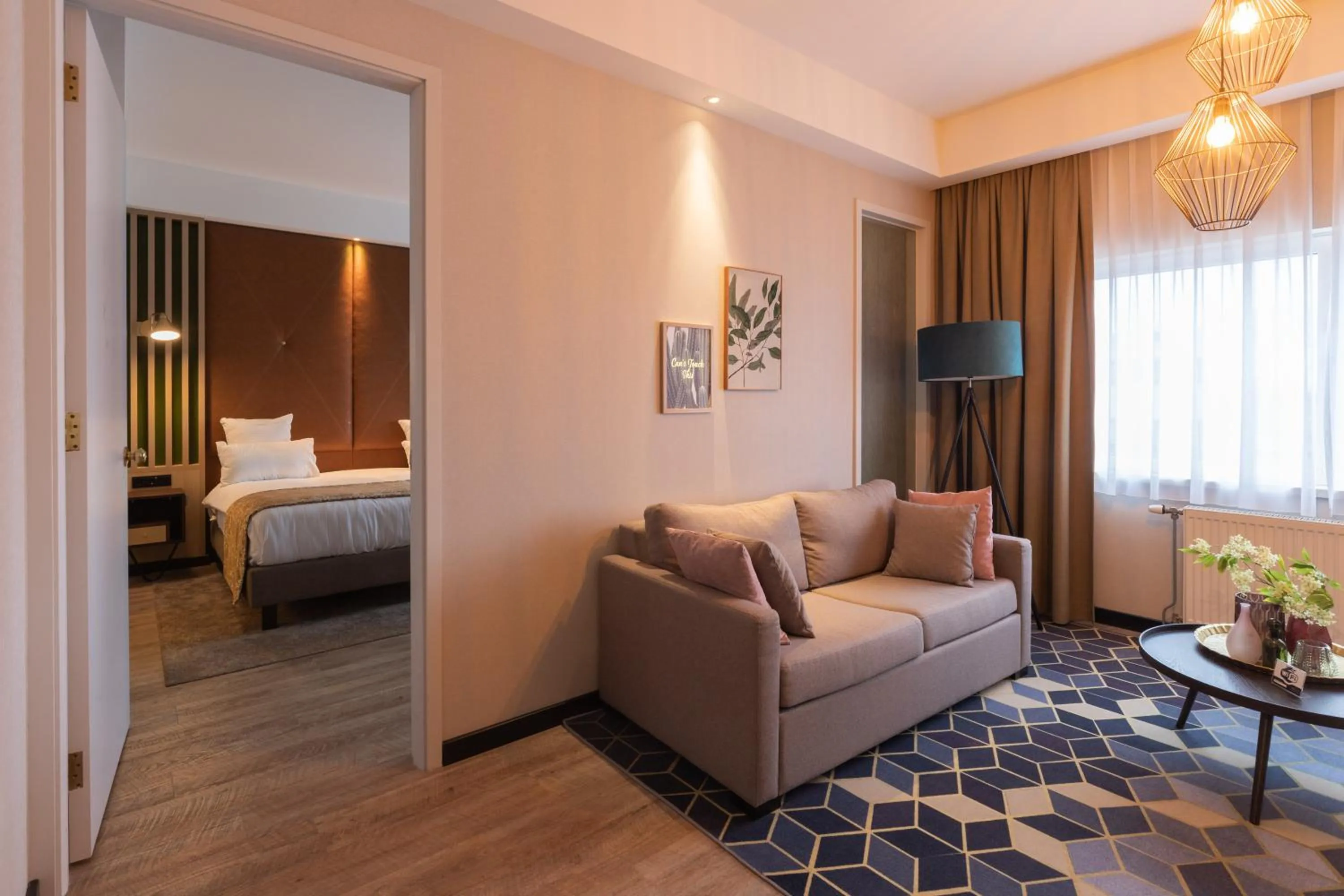 Photo of the whole room, Bed in Shanghai Hotel Holland