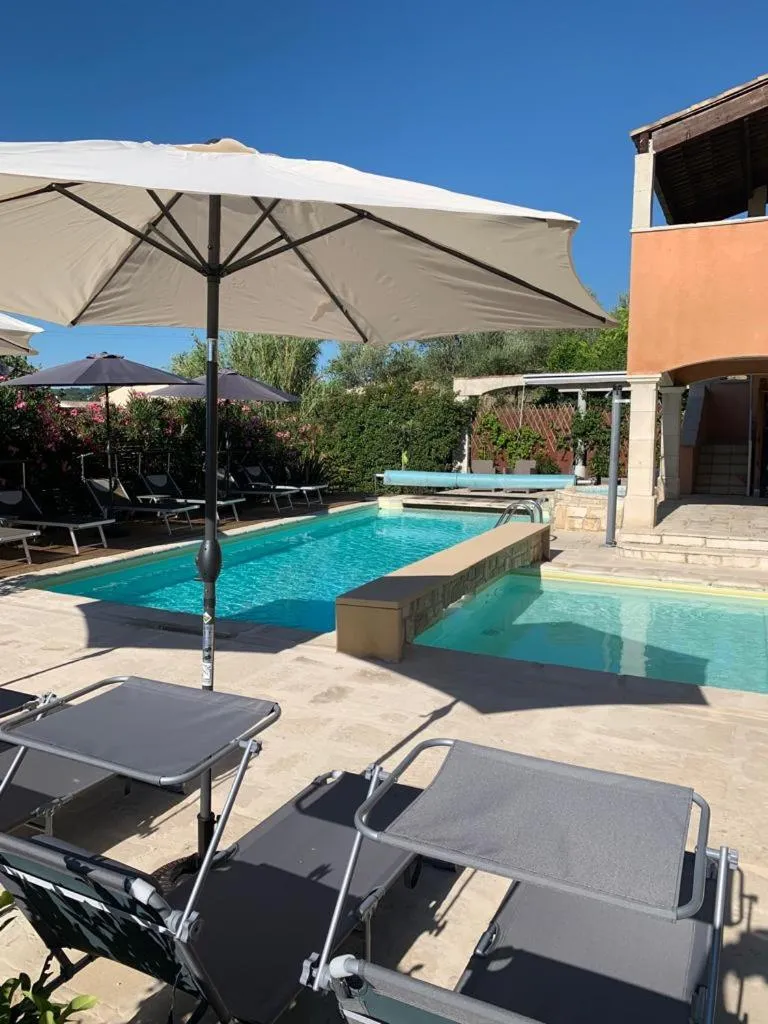 Pool view in B&B La Vieille Source