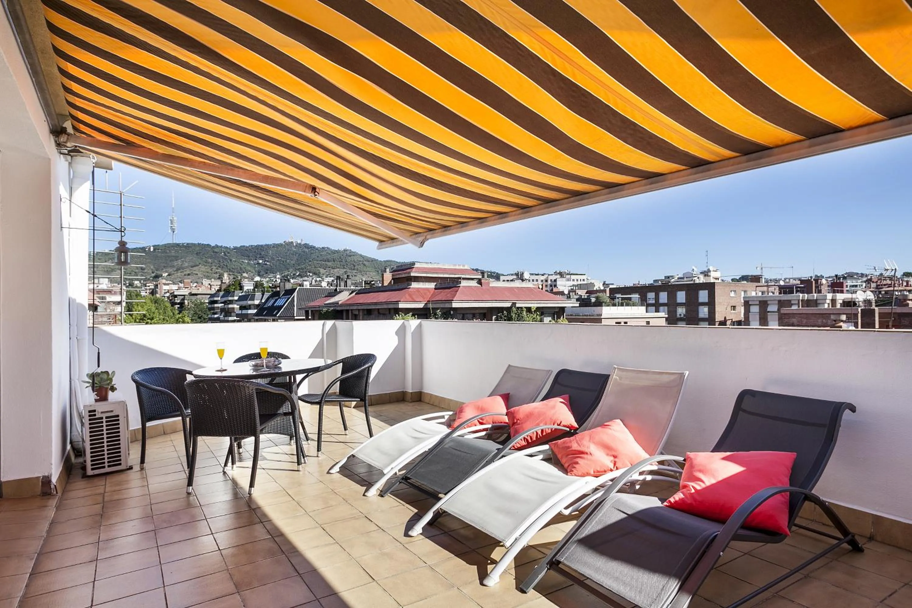 City view in Sarria Attic
