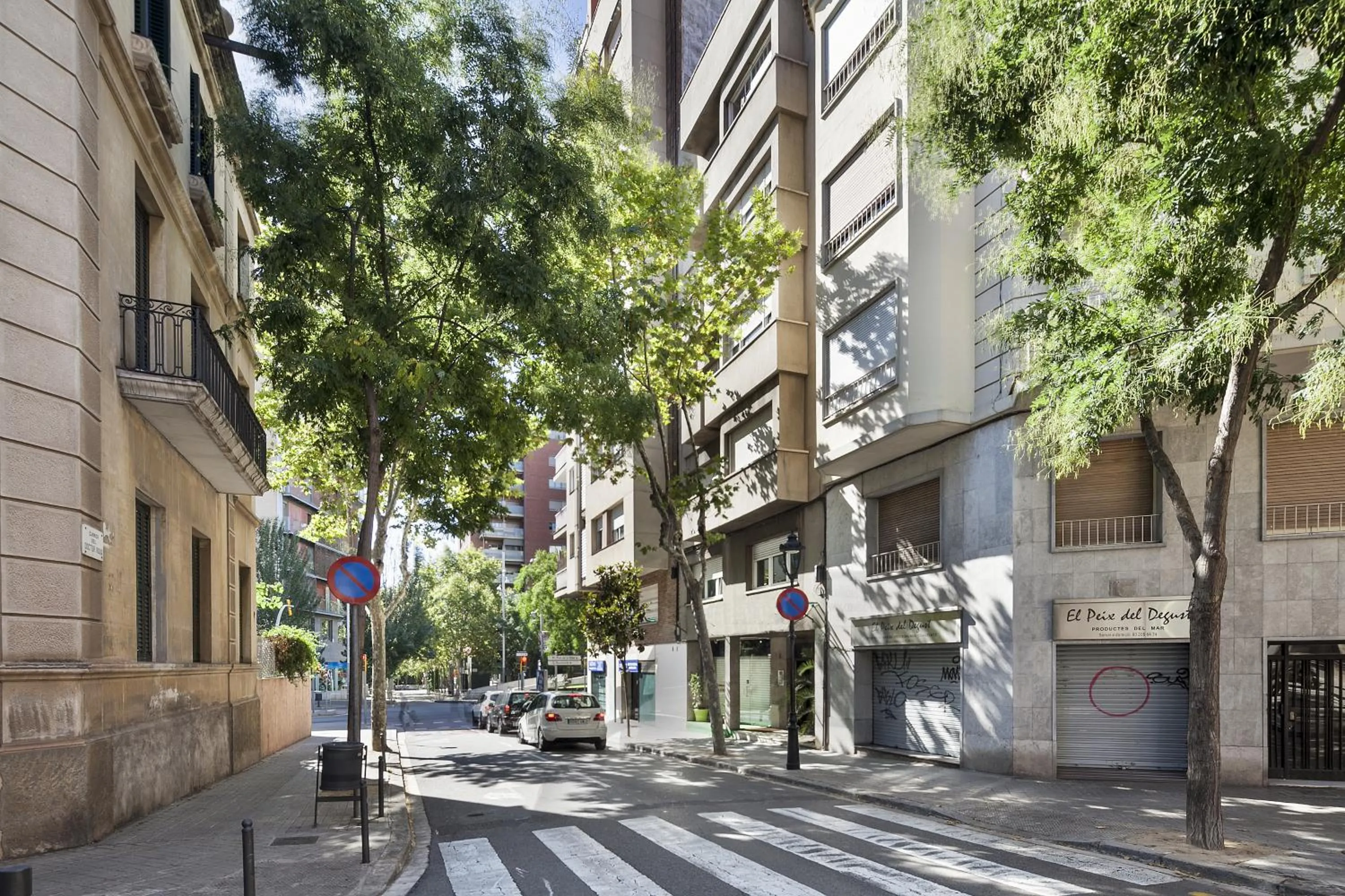 Facade/entrance in Sarria Attic