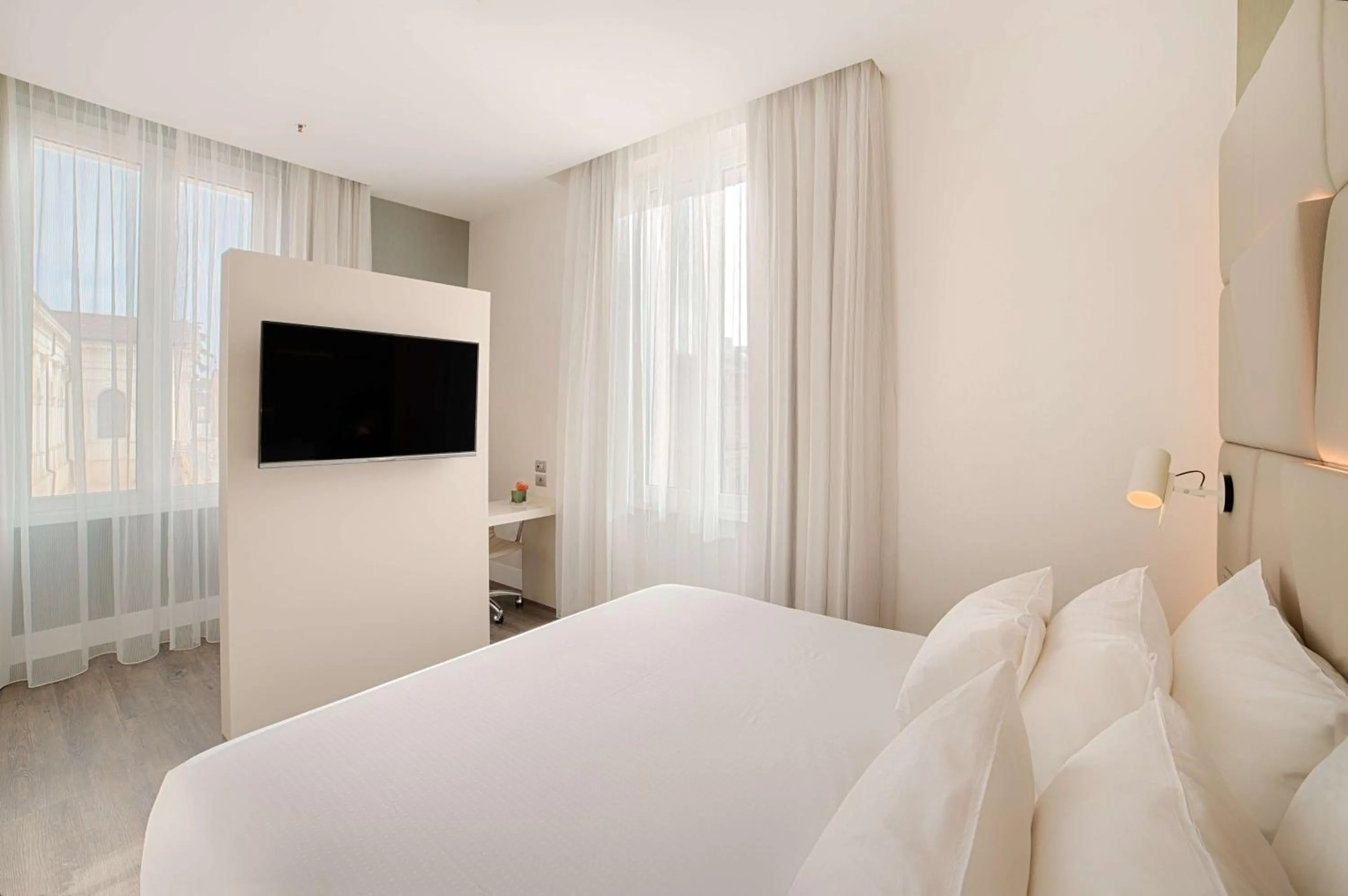 View (from property/room), Bed in NH Collection Palazzo Cinquecento