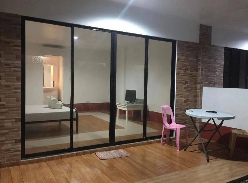 Alona Chrisah Apartelle