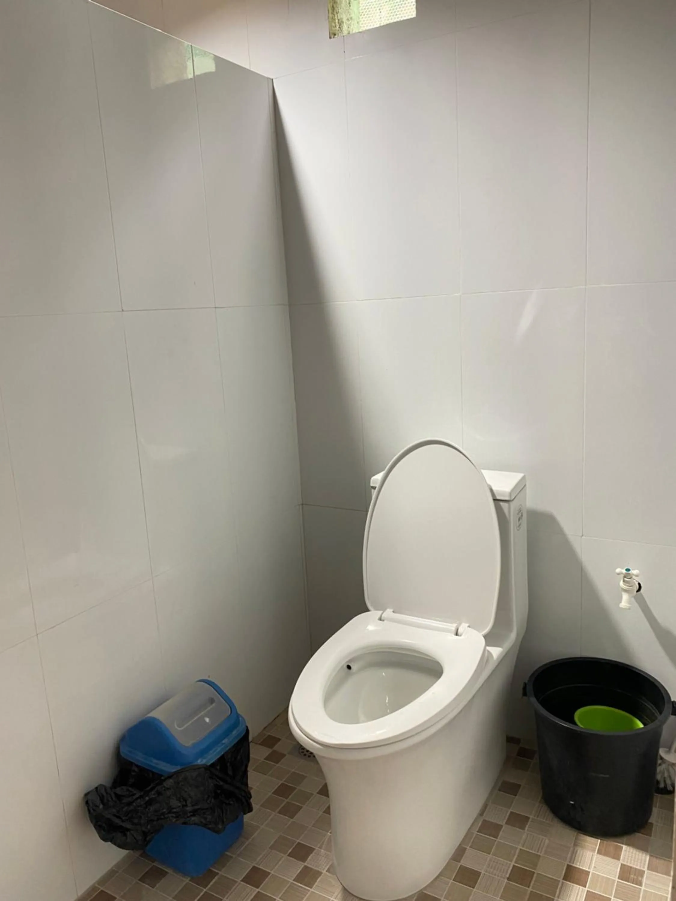 Alona Chrisah Apartelle