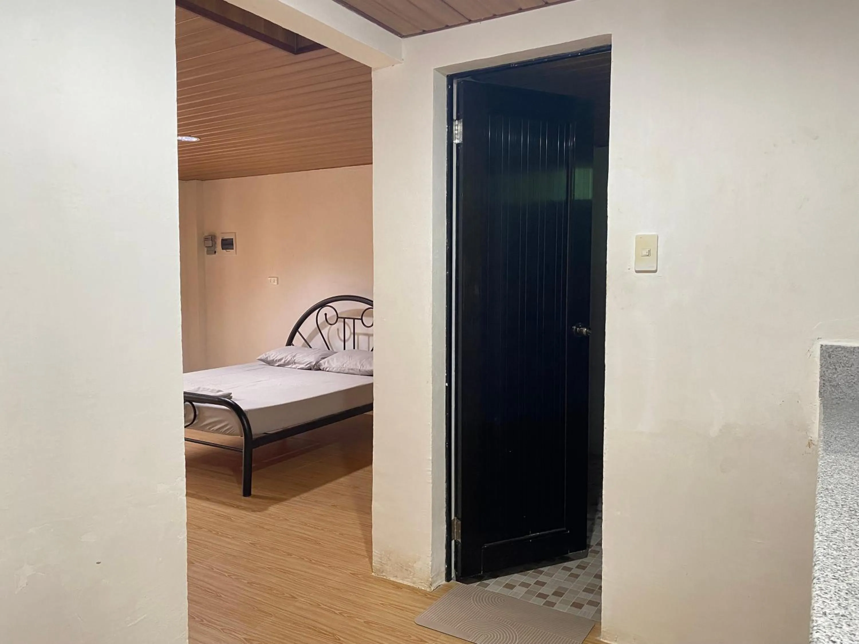 Alona Chrisah Apartelle