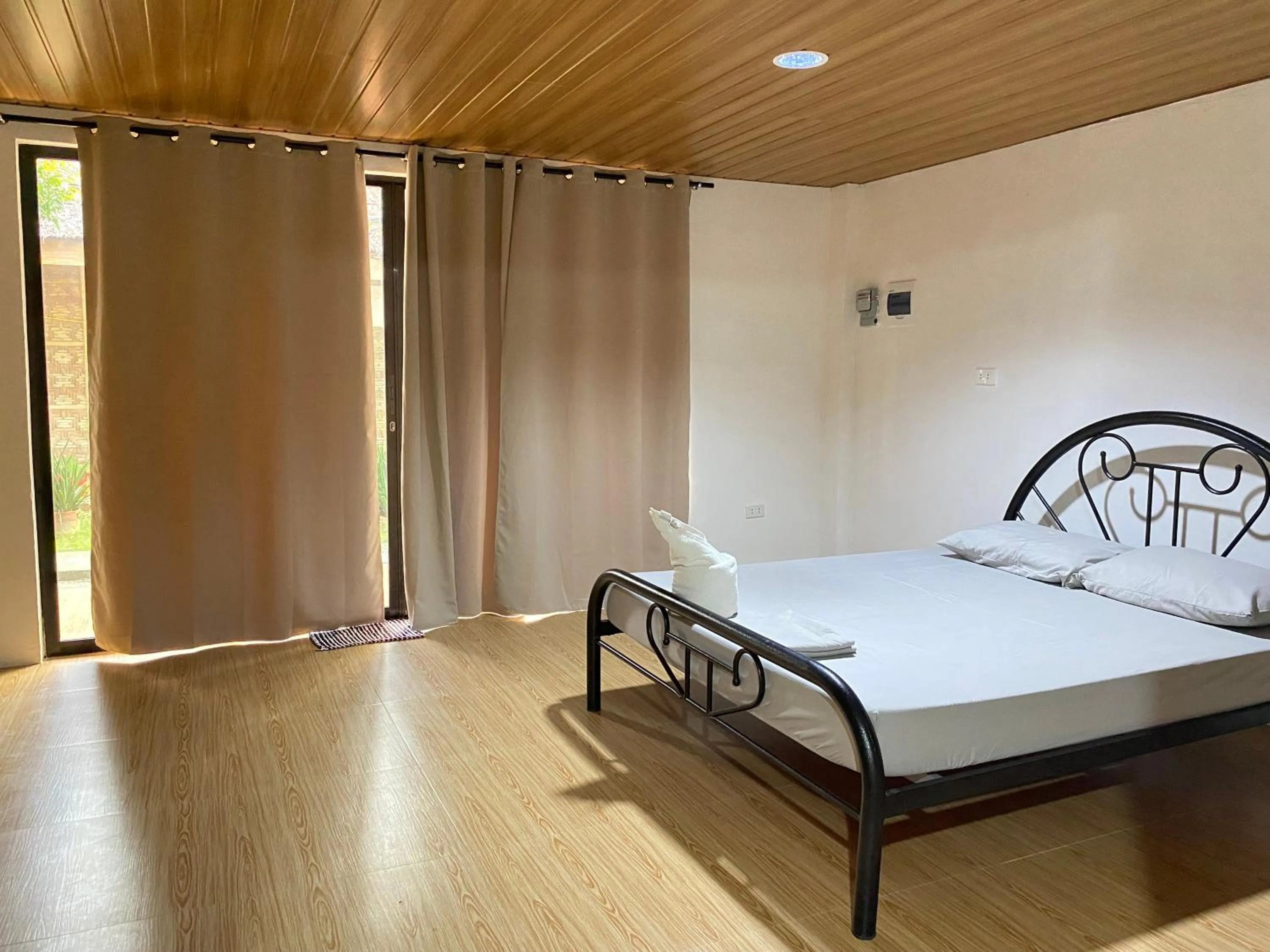 Alona Chrisah Apartelle