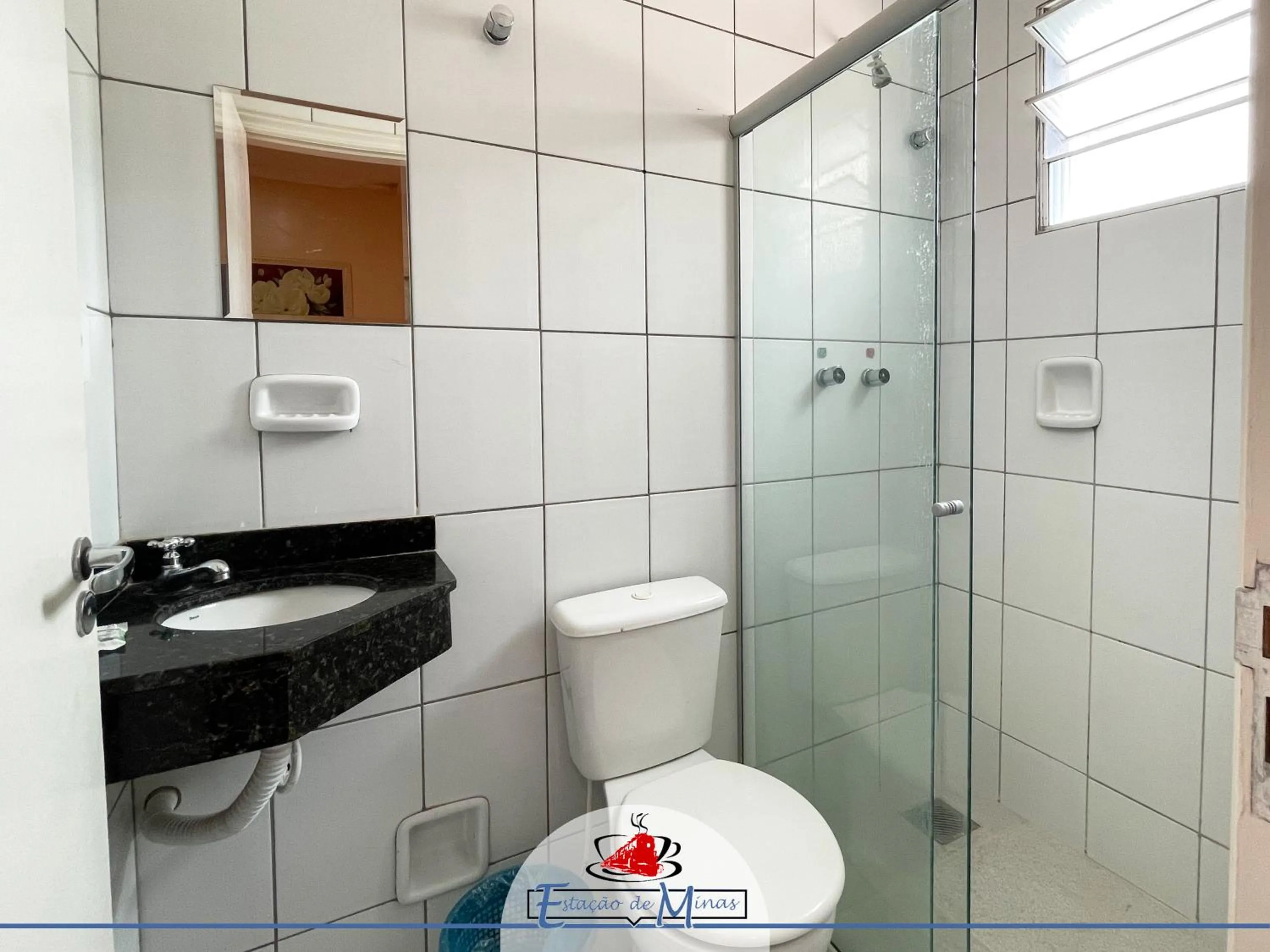 Shower in Hotel Estação de Minas