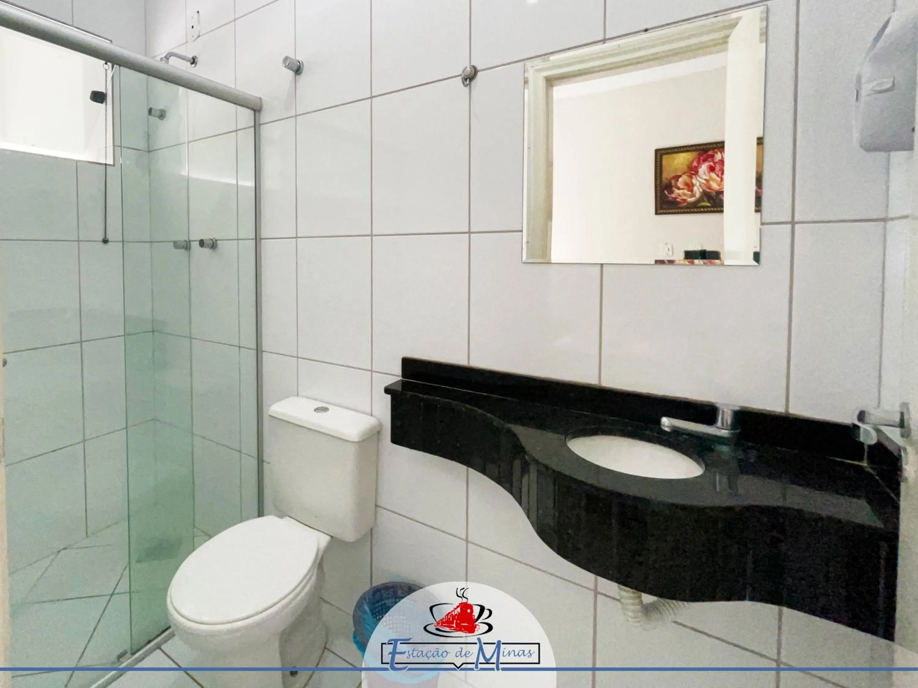 Shower in Hotel Estação de Minas