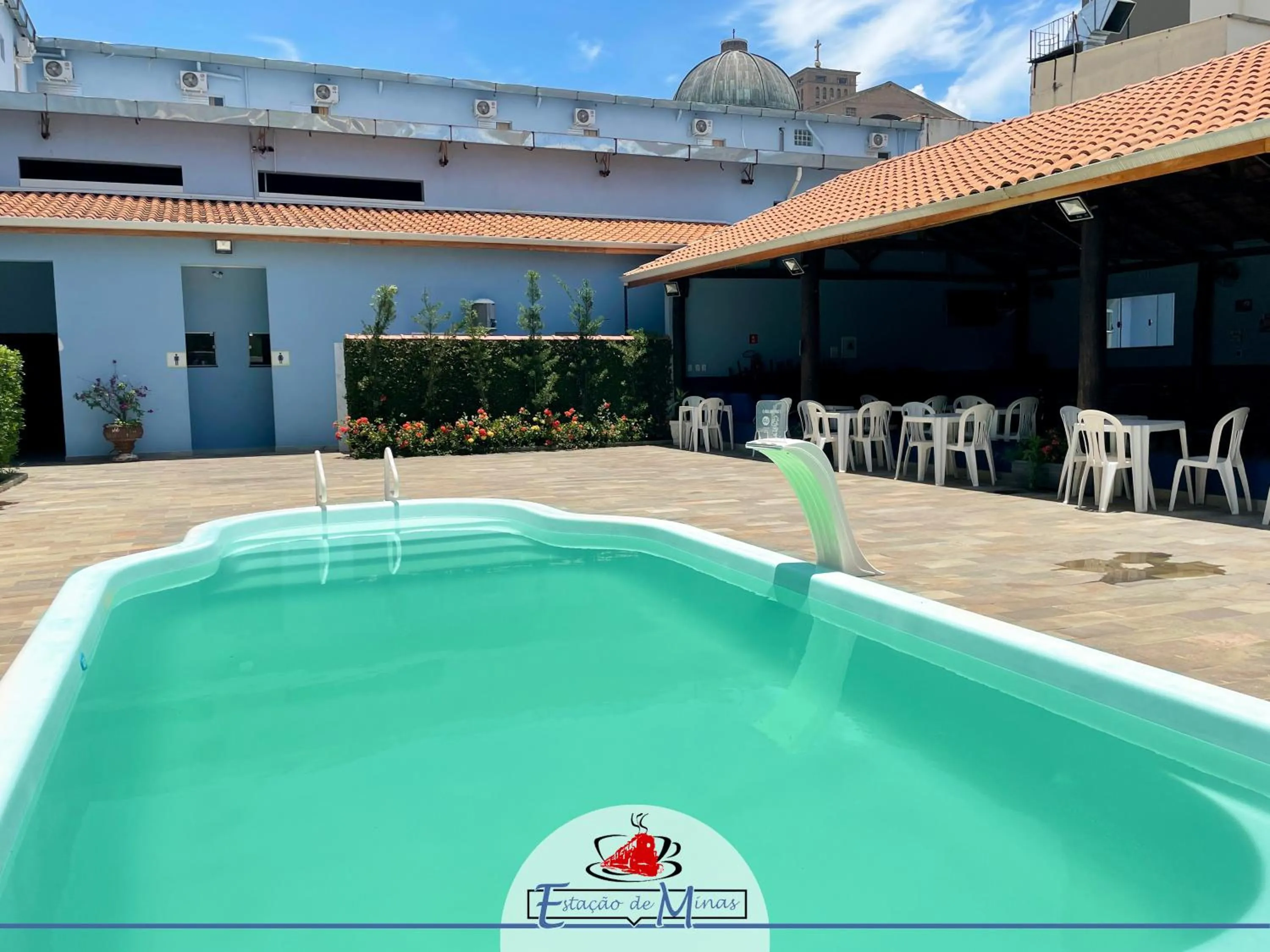 Swimming pool in Hotel Estação de Minas