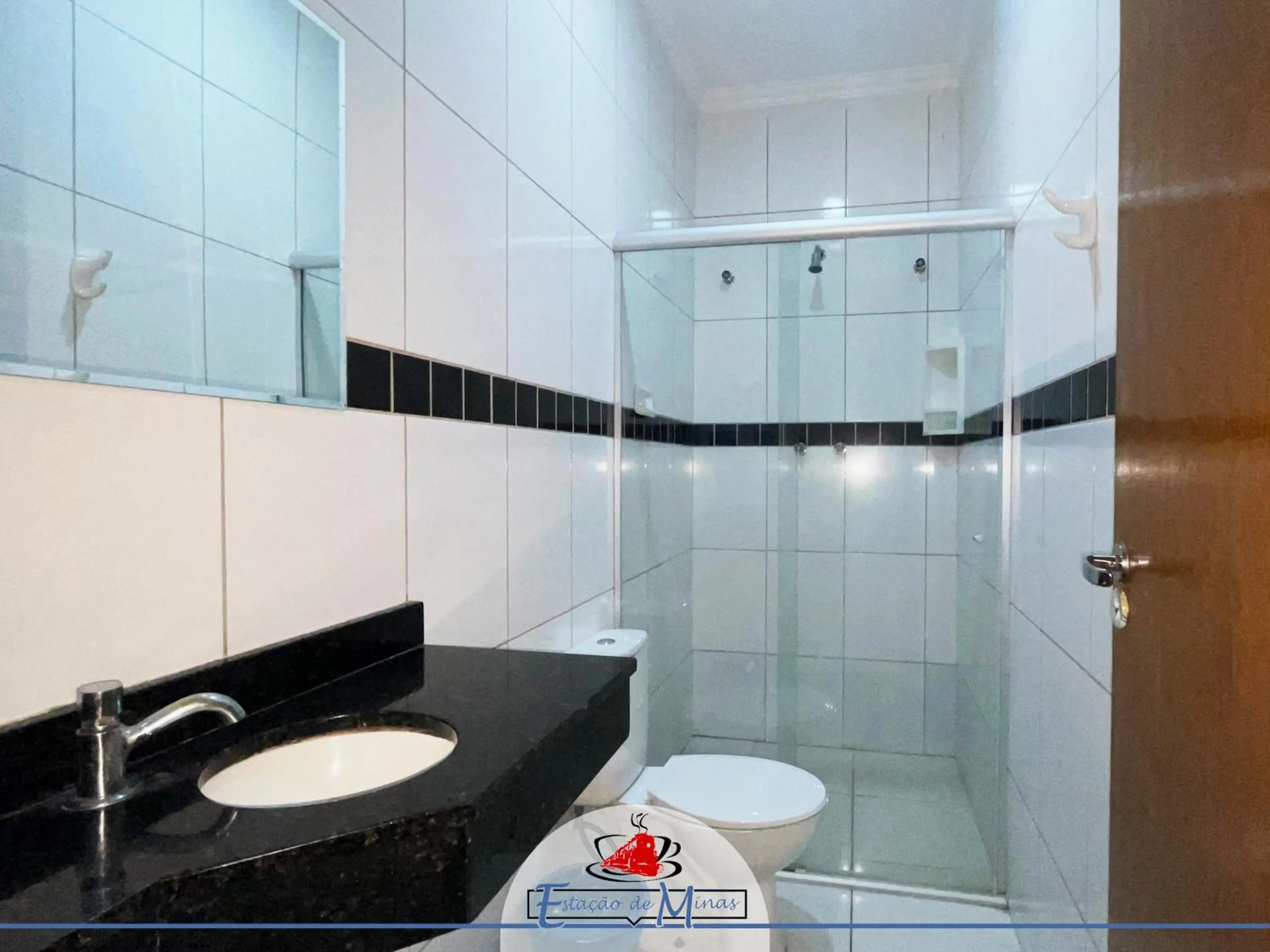 Shower in Hotel Estação de Minas
