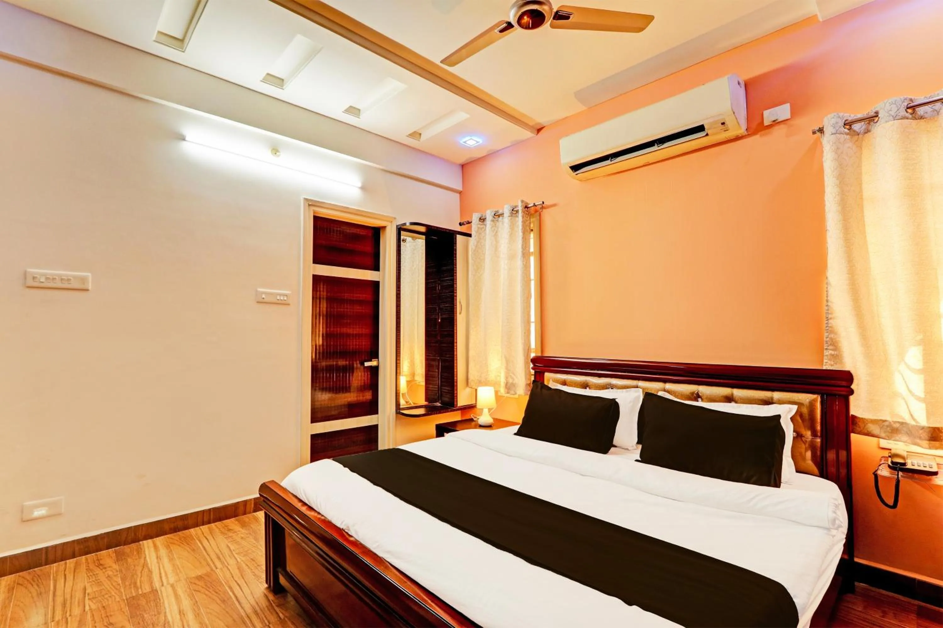 Bedroom, Bed in Super Collection O Q Suites Madhapur