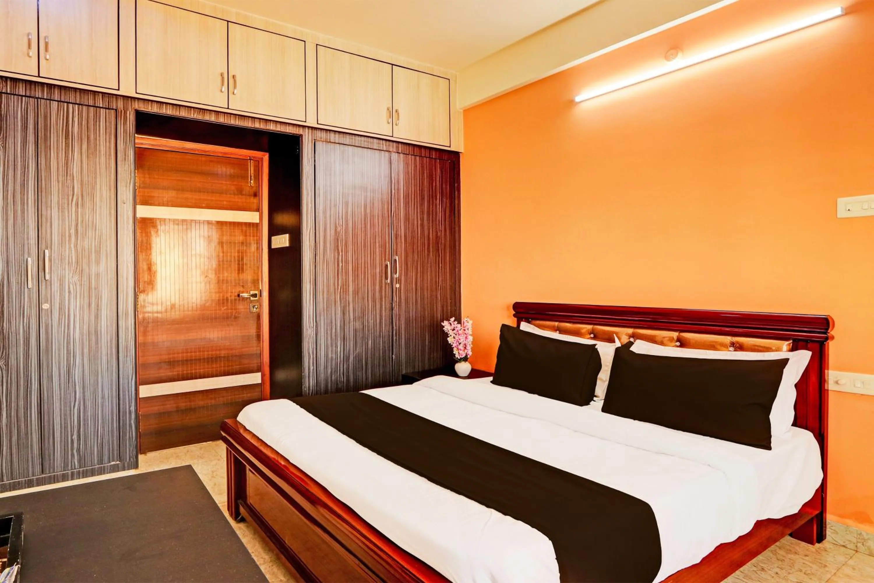 Bedroom, Bed in Super Collection O Q Suites Madhapur