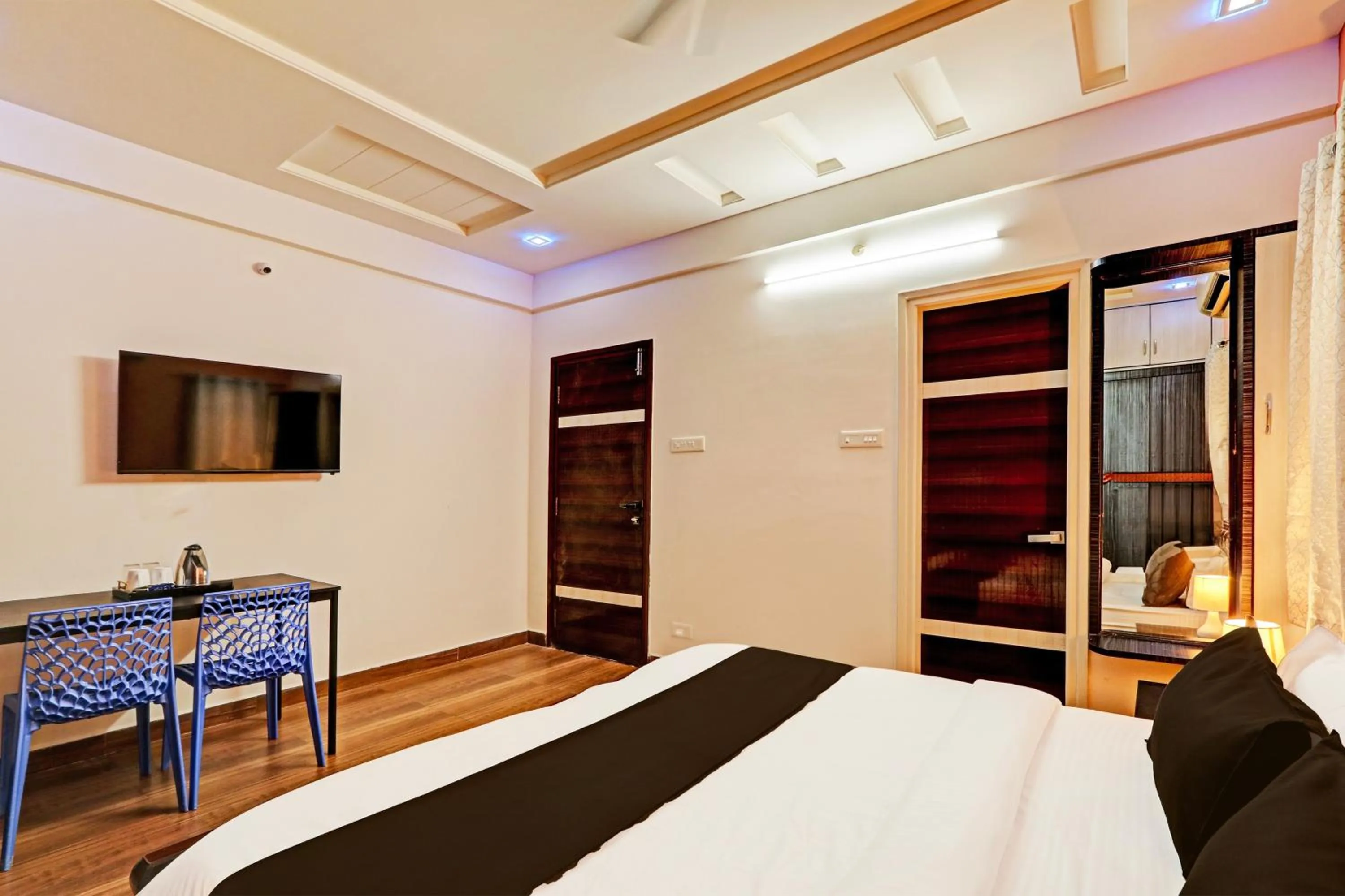 Bedroom, Bed in Super Collection O Q Suites Madhapur