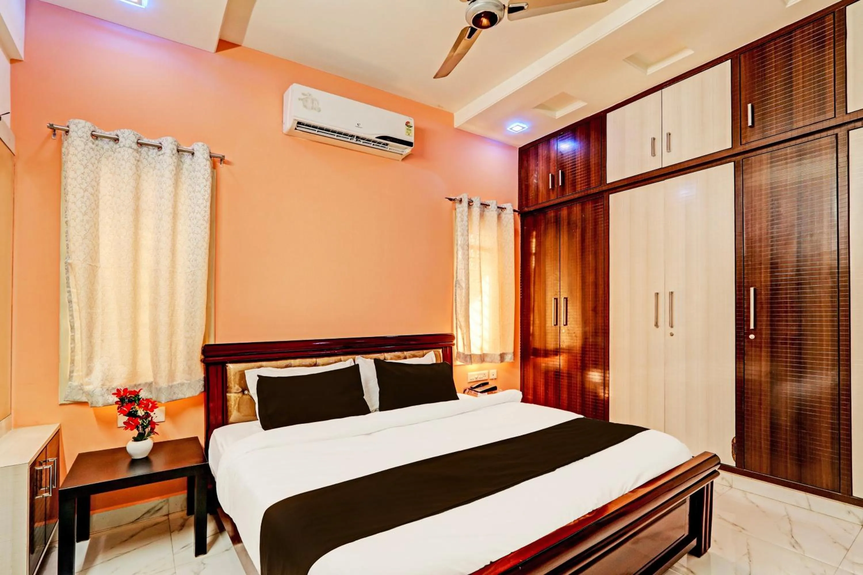 Bedroom, Bed in Super Collection O Q Suites Madhapur