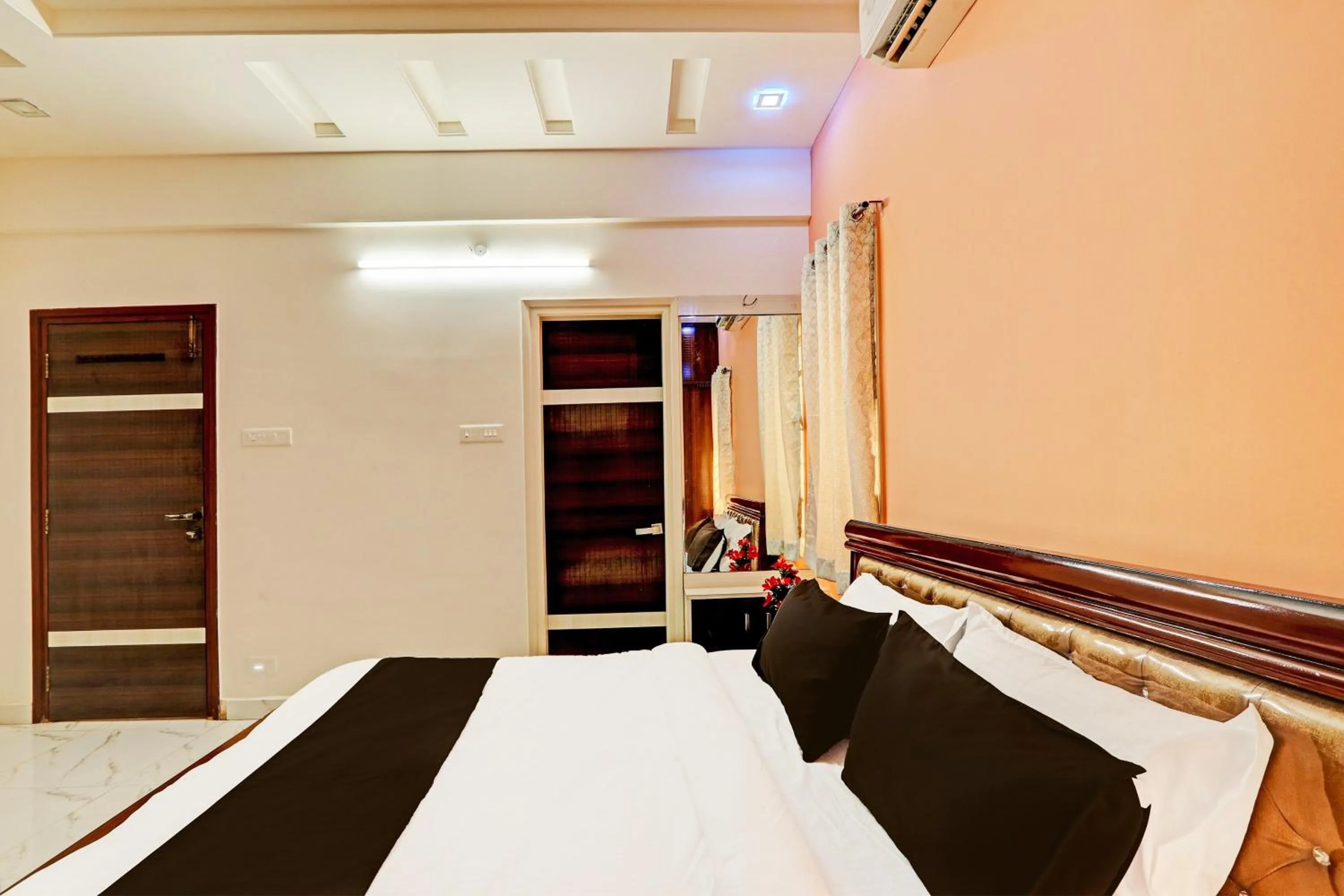 Bedroom, Bed in Super Collection O Q Suites Madhapur