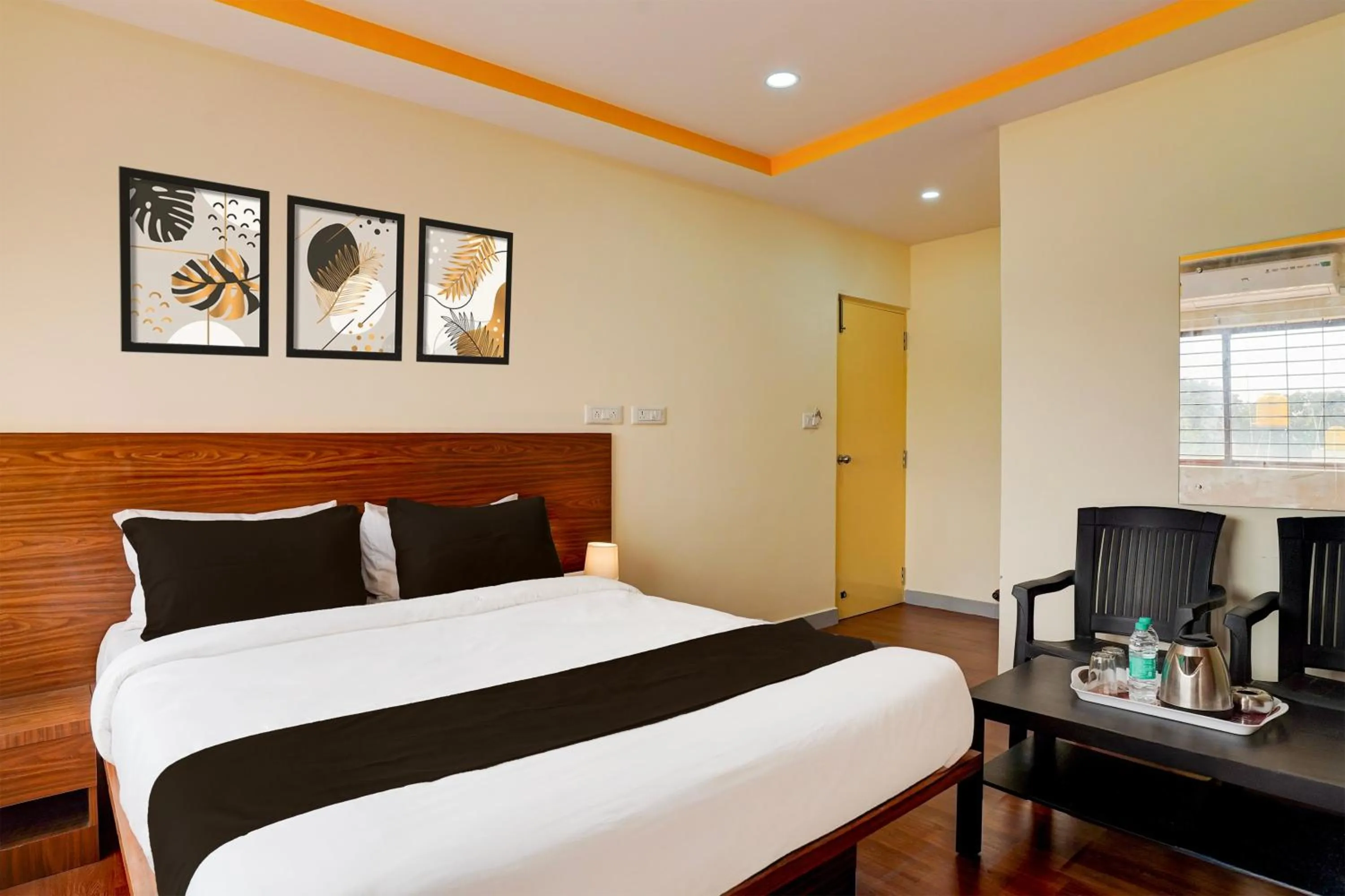 Bedroom in Hotel O By OYO Shiva's Inn