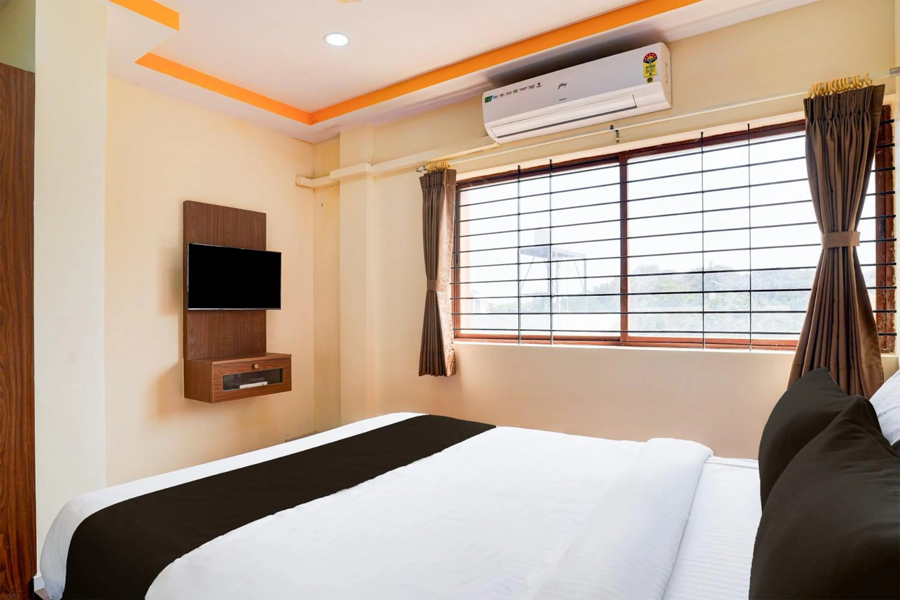 Bedroom in Hotel O By OYO Shiva's Inn