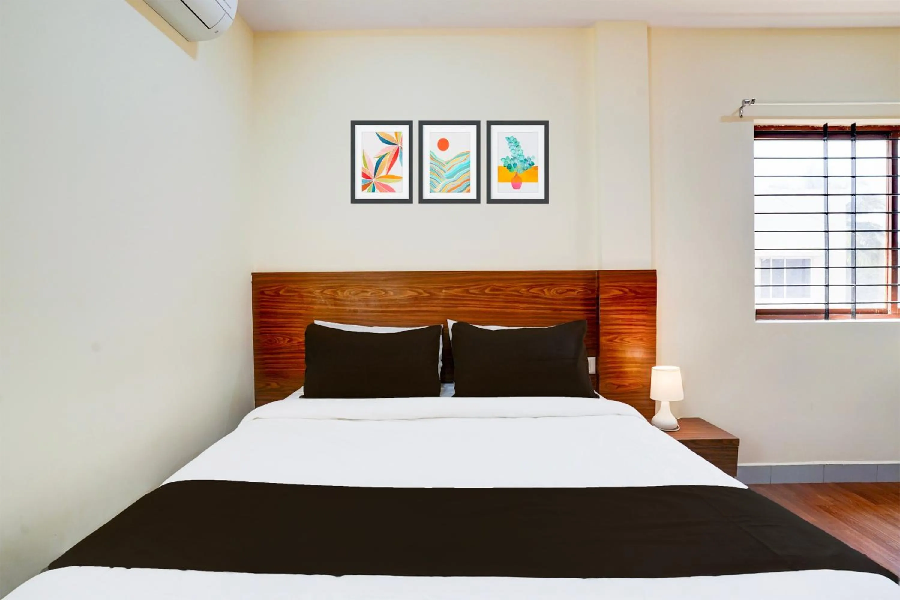 Bedroom in Hotel O By OYO Shiva's Inn