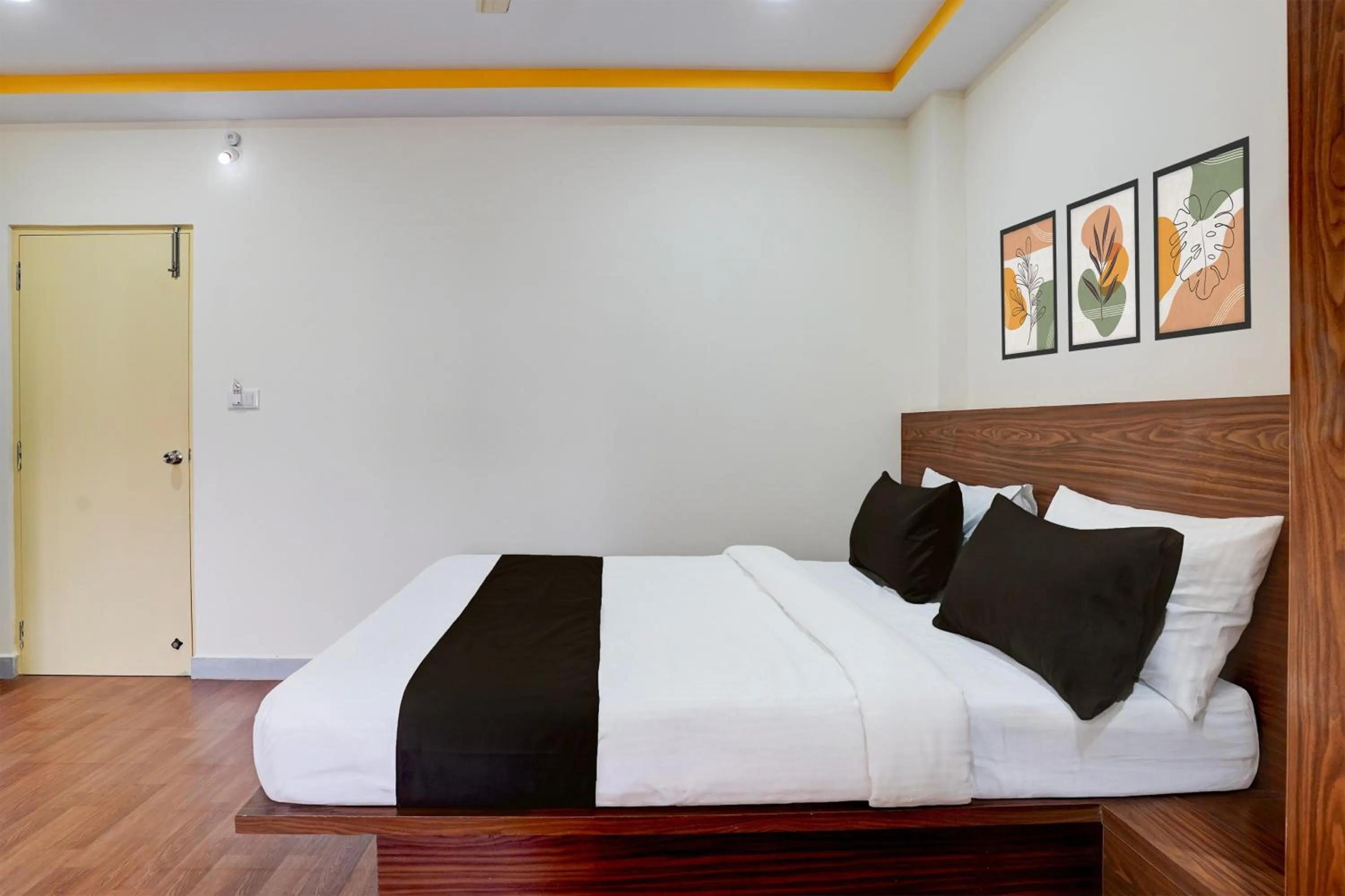 Bedroom, Bed in Hotel O By OYO Shiva's Inn