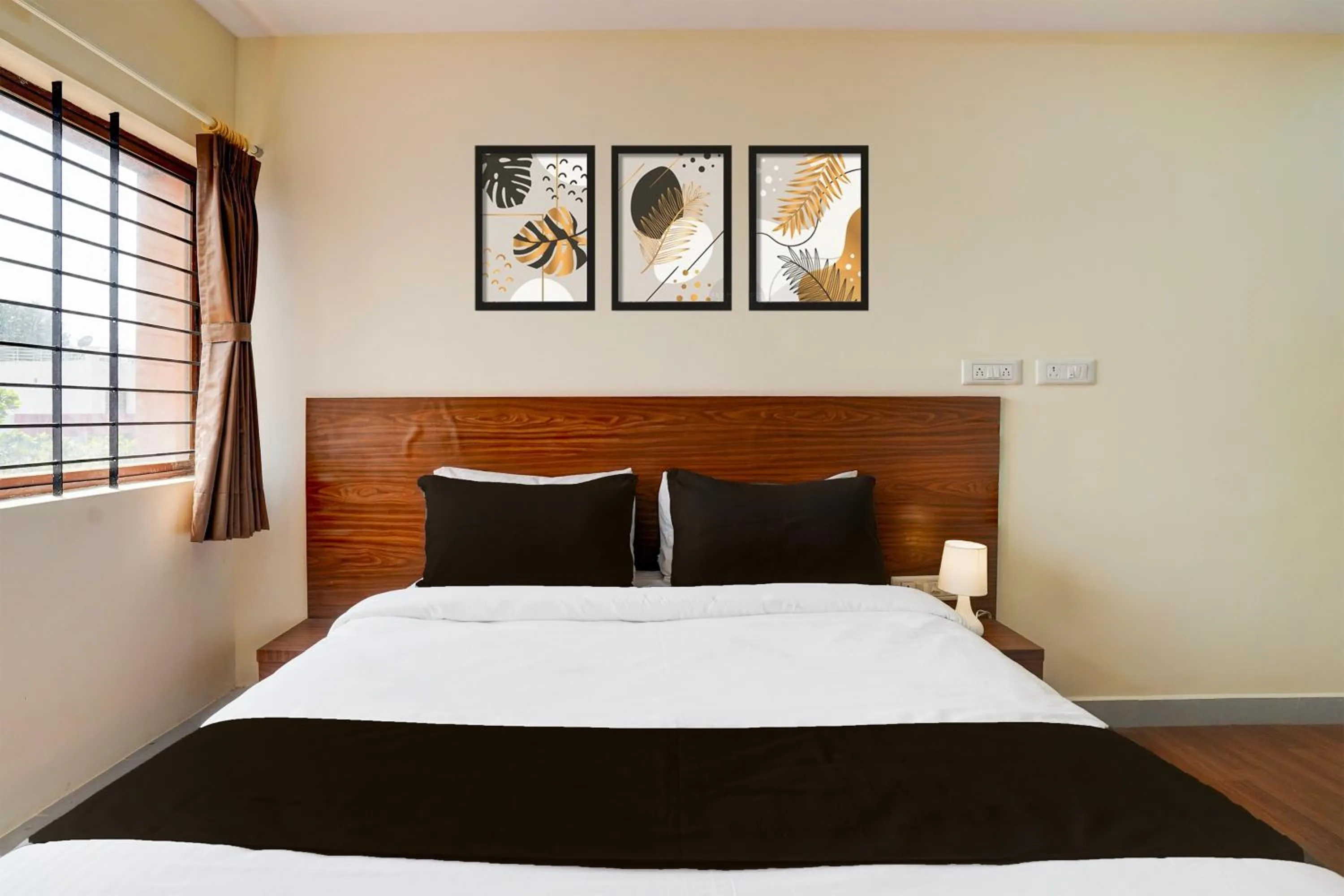 Bedroom in Hotel O By OYO Shiva's Inn