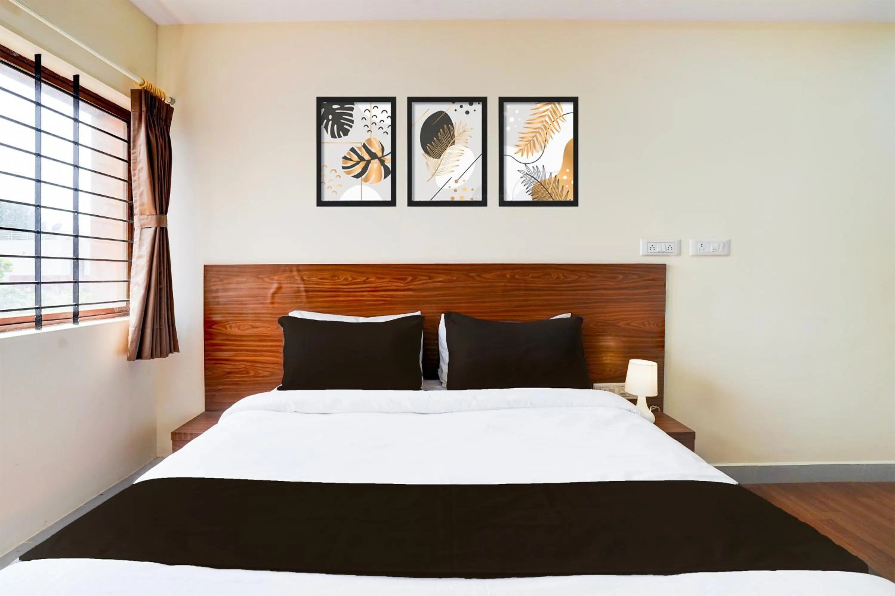 Bedroom, Bed in Hotel O By OYO Shiva's Inn