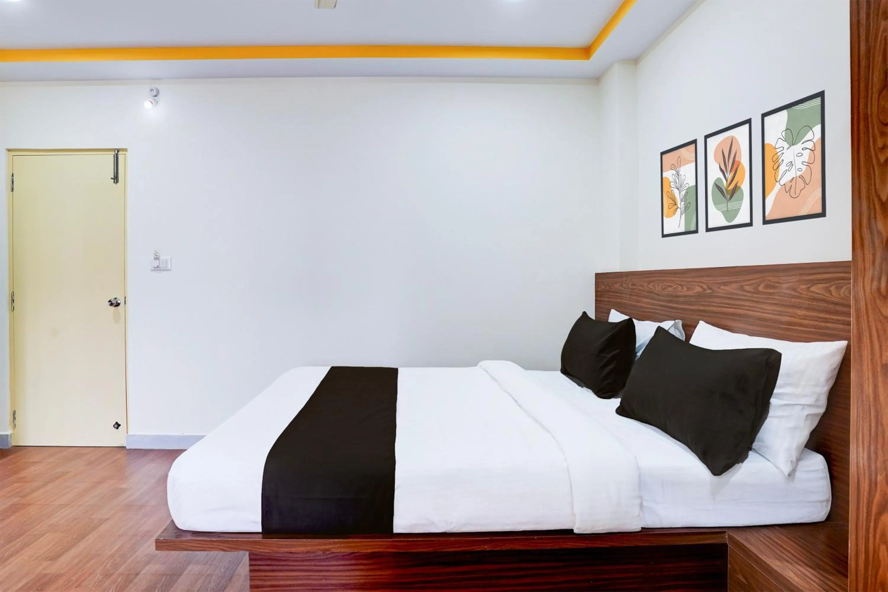 Bedroom in Hotel O By OYO Shiva's Inn